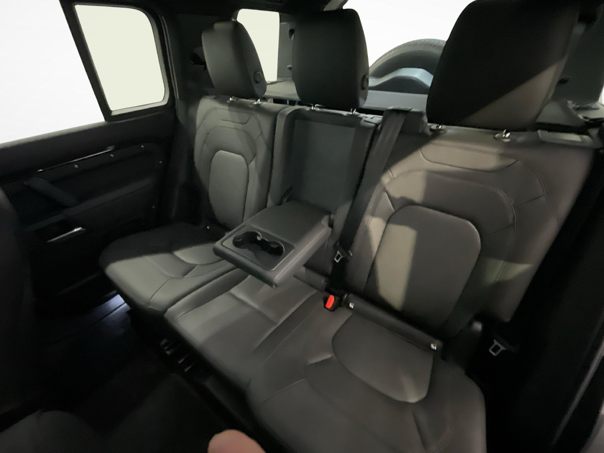 LAND ROVER Defender 110 3.0 D I6 250 S-image-10
