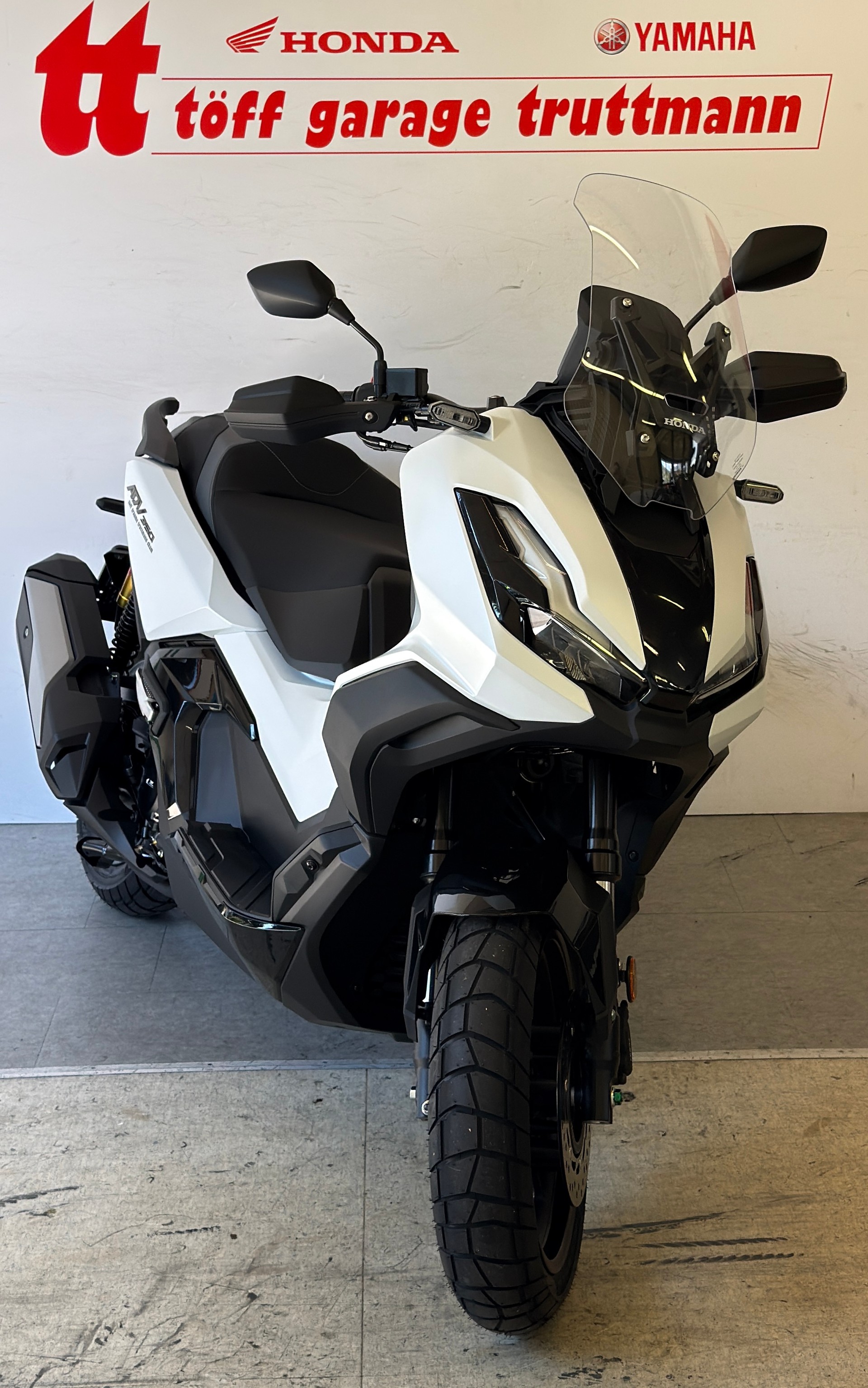 HONDA ADV 350-showroom-element-1