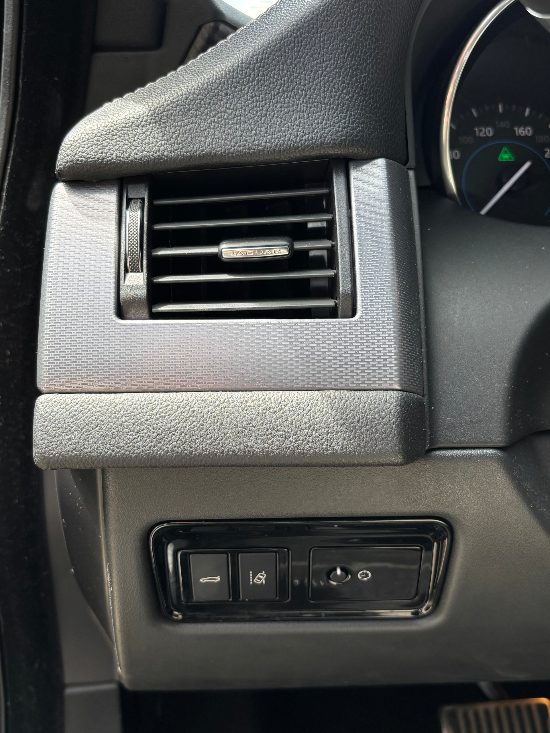 JAGUAR XF 30d R-Sport Automatic-image-11