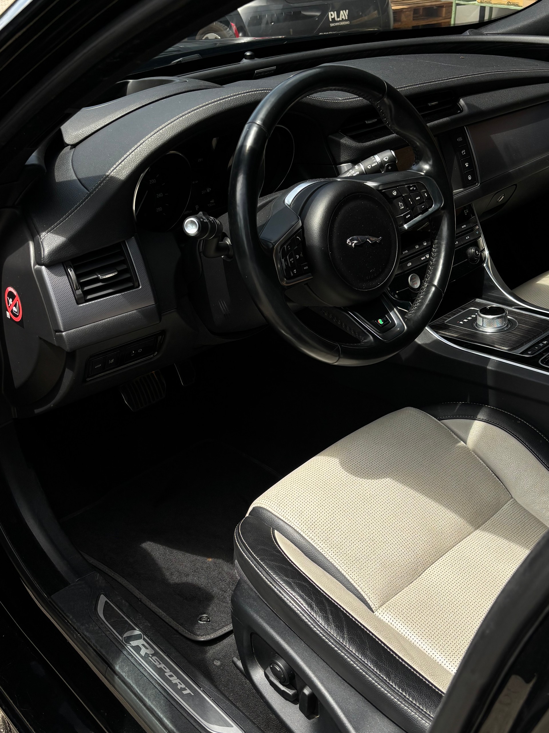 JAGUAR XF 30d R-Sport Automatic-image-5