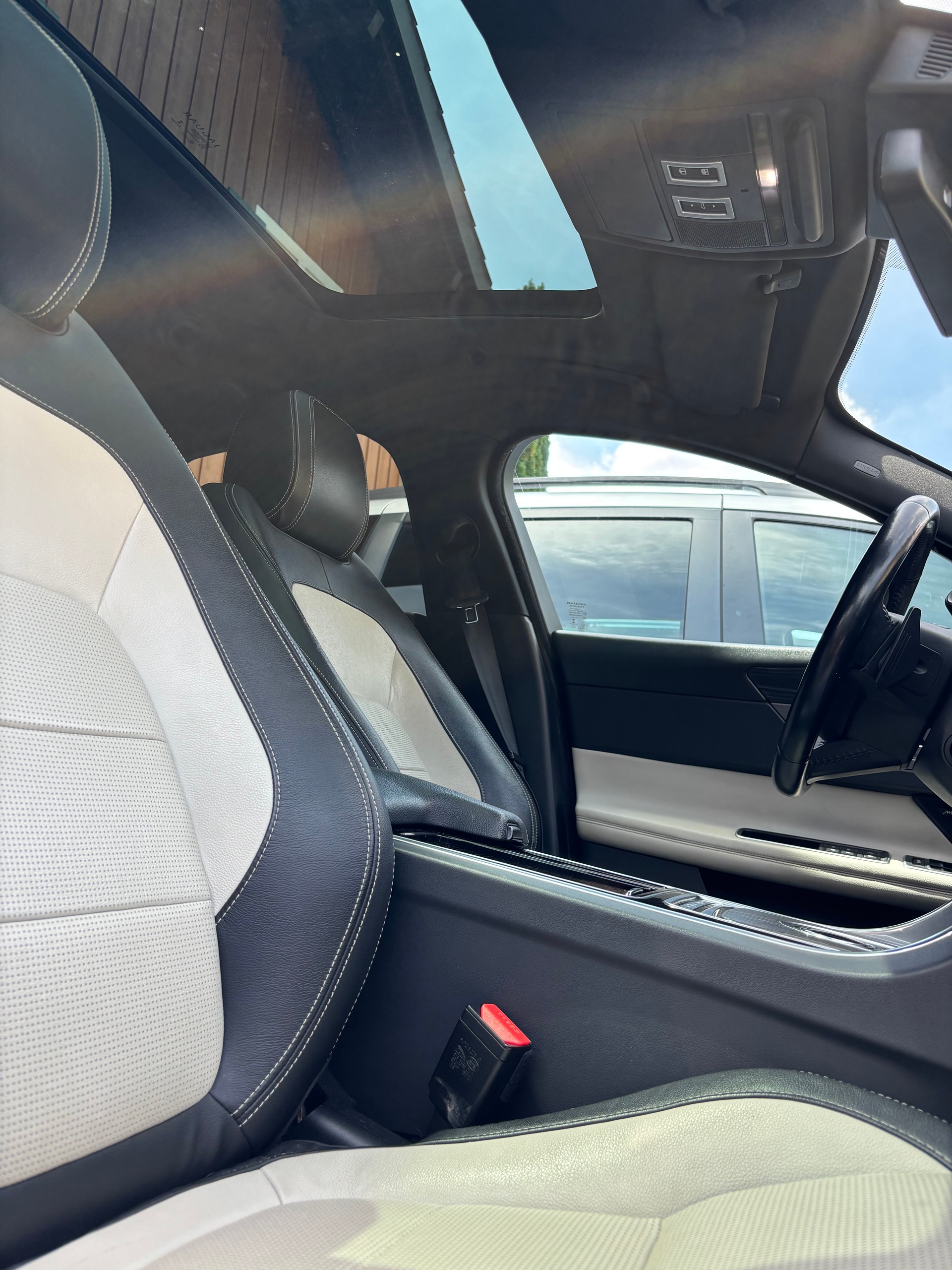 JAGUAR XF 30d R-Sport Automatic-image-13