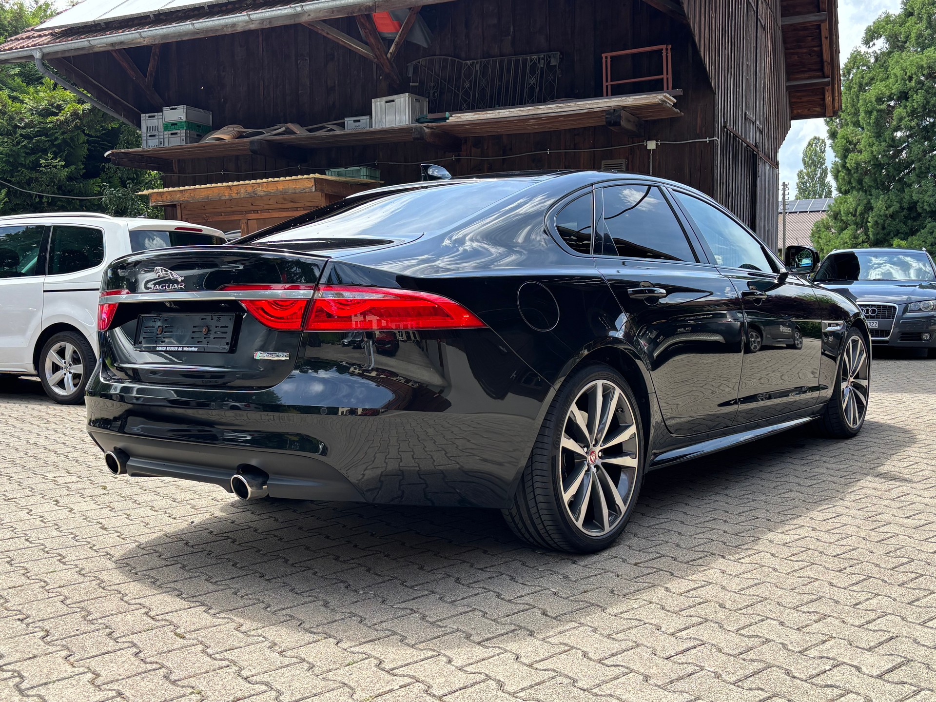 JAGUAR XF 30d R-Sport Automatic-image-3