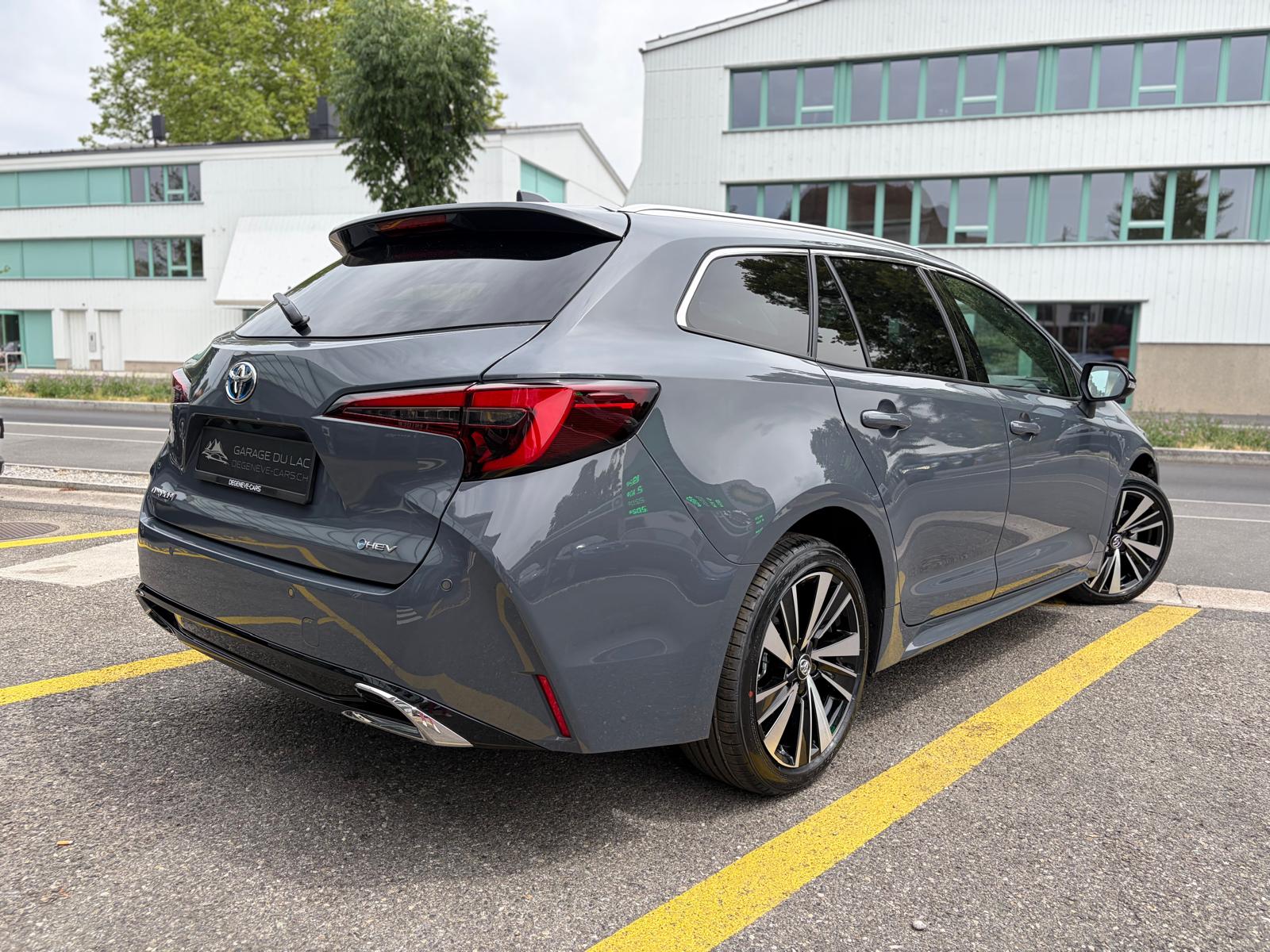 TOYOTA Corolla Touring Sports 1.8 HSD Trend e-CVT-image-3