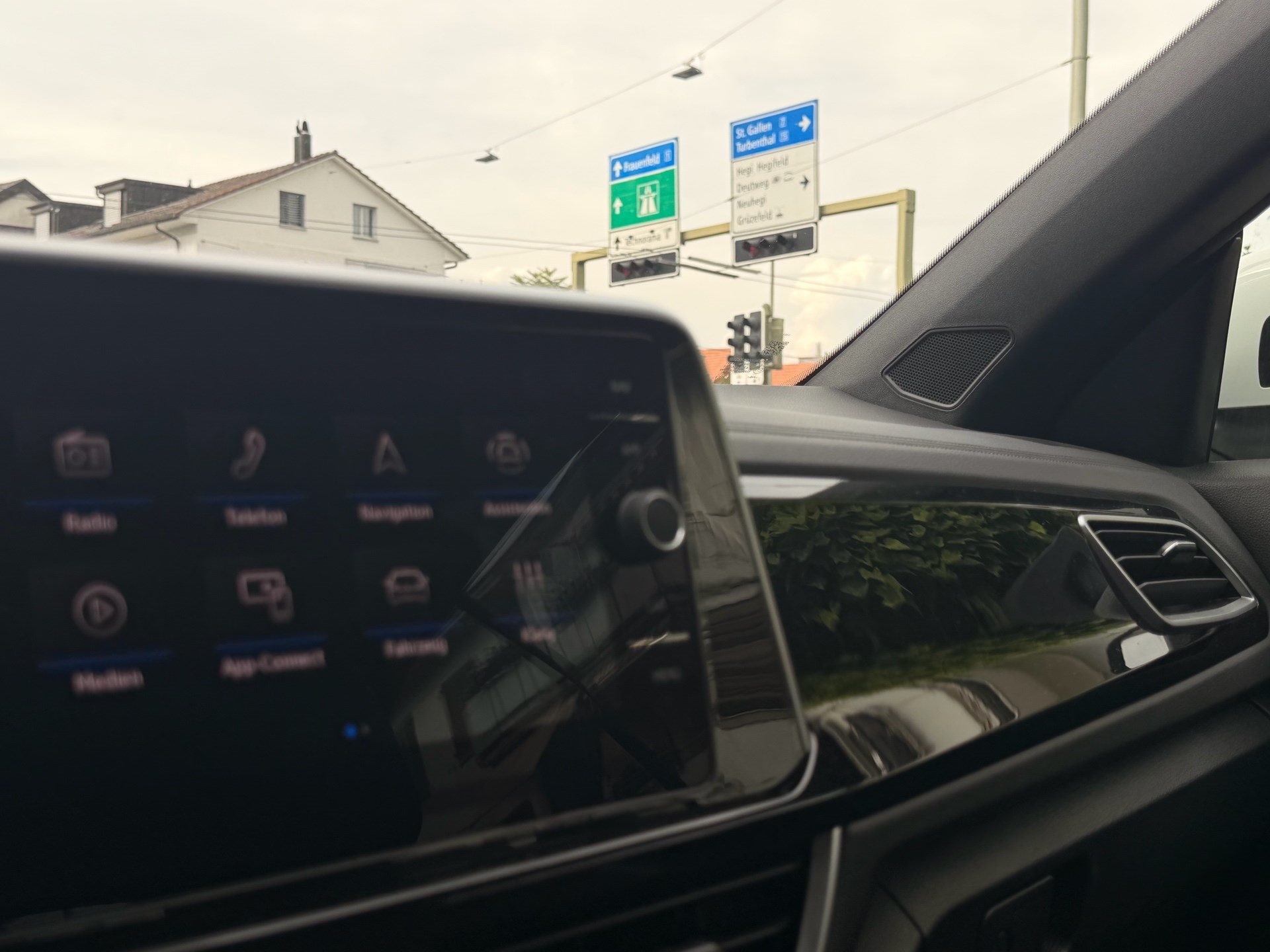 VW T-Roc CABRIOLET 1.5 TSI 150PS R-LINE *** ANHÄNGEKUPPLUNG ***-image-24
