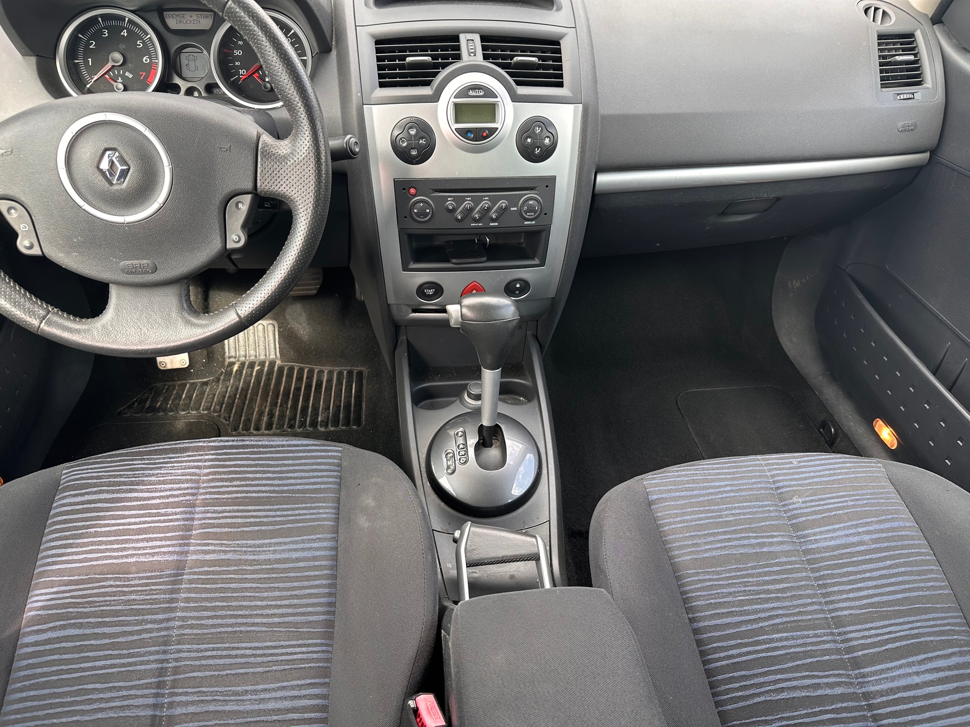 RENAULT Mégane Break 2.0 16V Expression Automatic-image-7