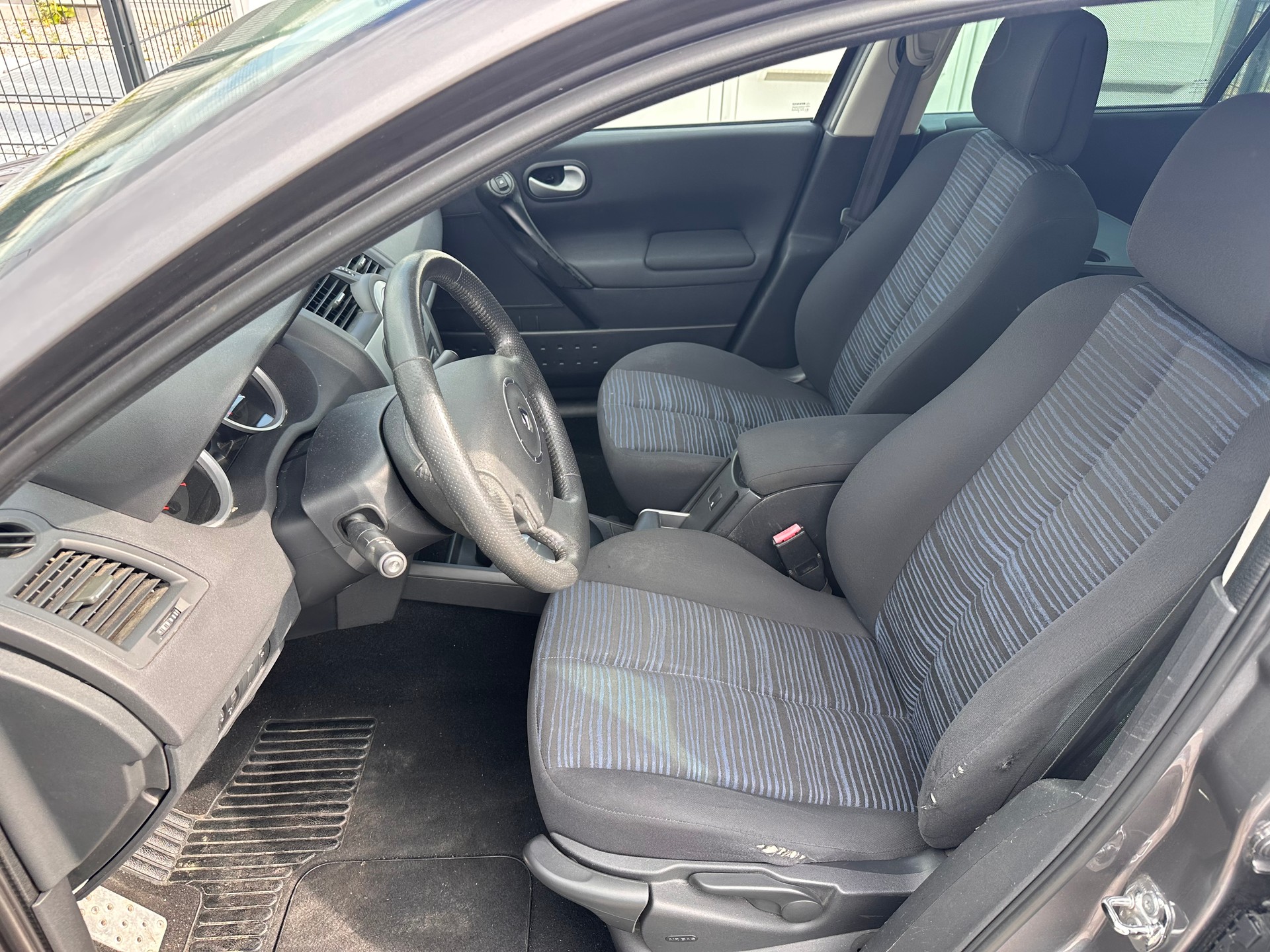 RENAULT Mégane Break 2.0 16V Expression Automatic-image-6
