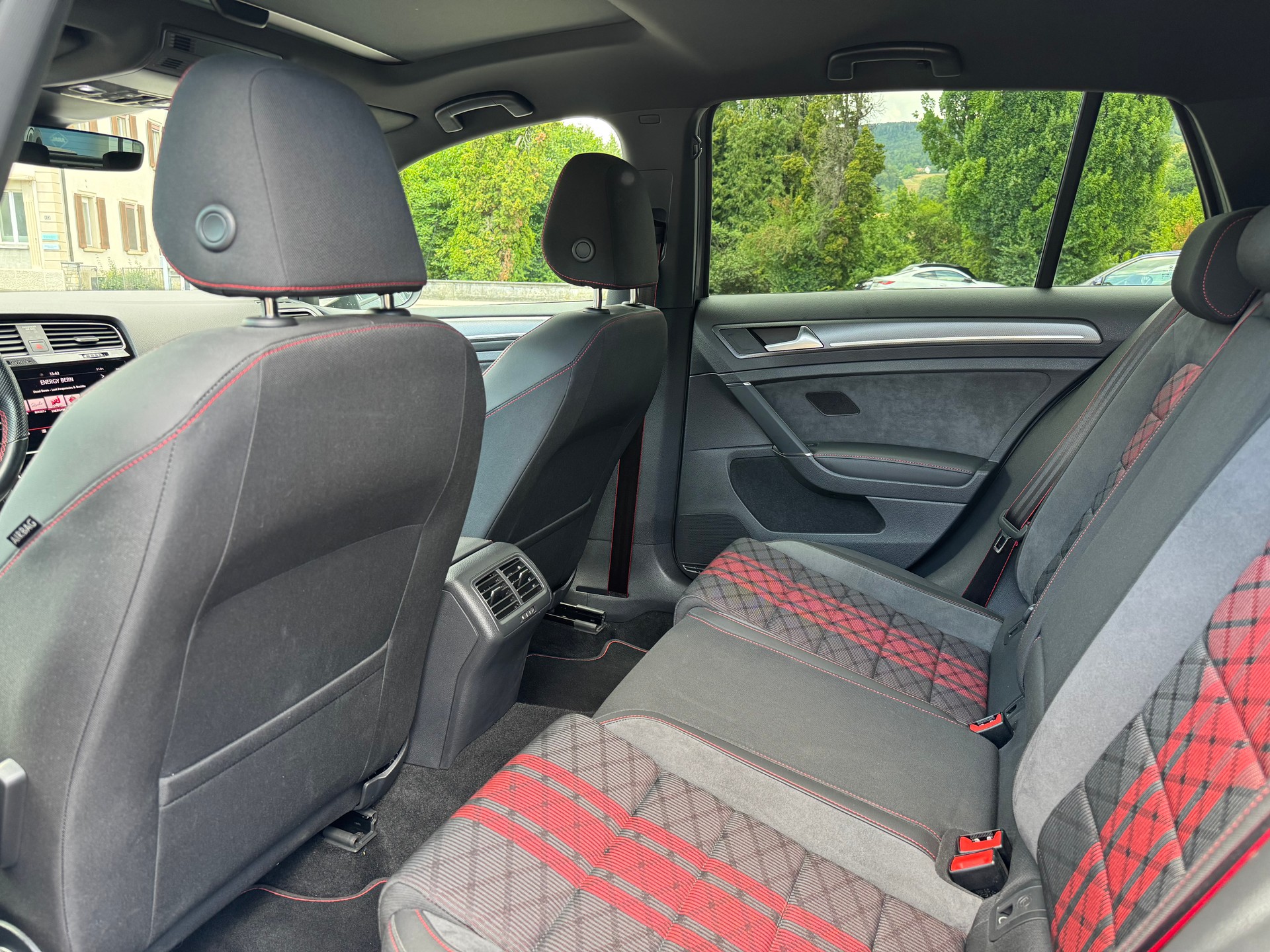 VW Golf 2.0 TSI GTI TCR DSG-image-11