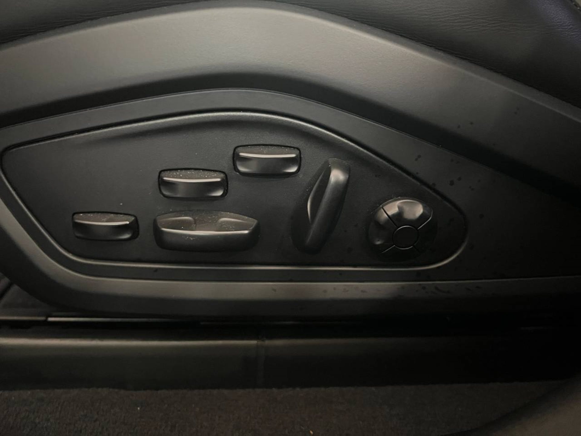 PORSCHE Taycan Turbo-image-22