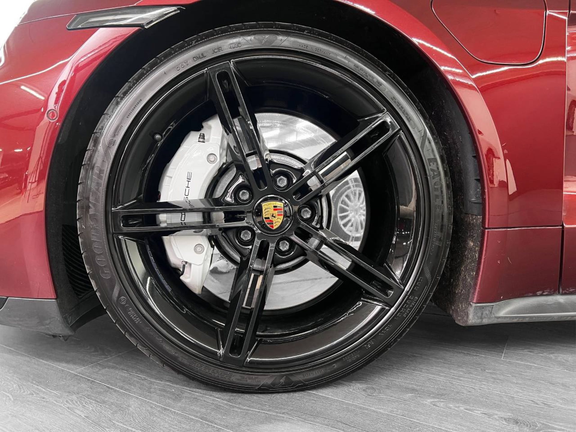 PORSCHE Taycan Turbo-image-10