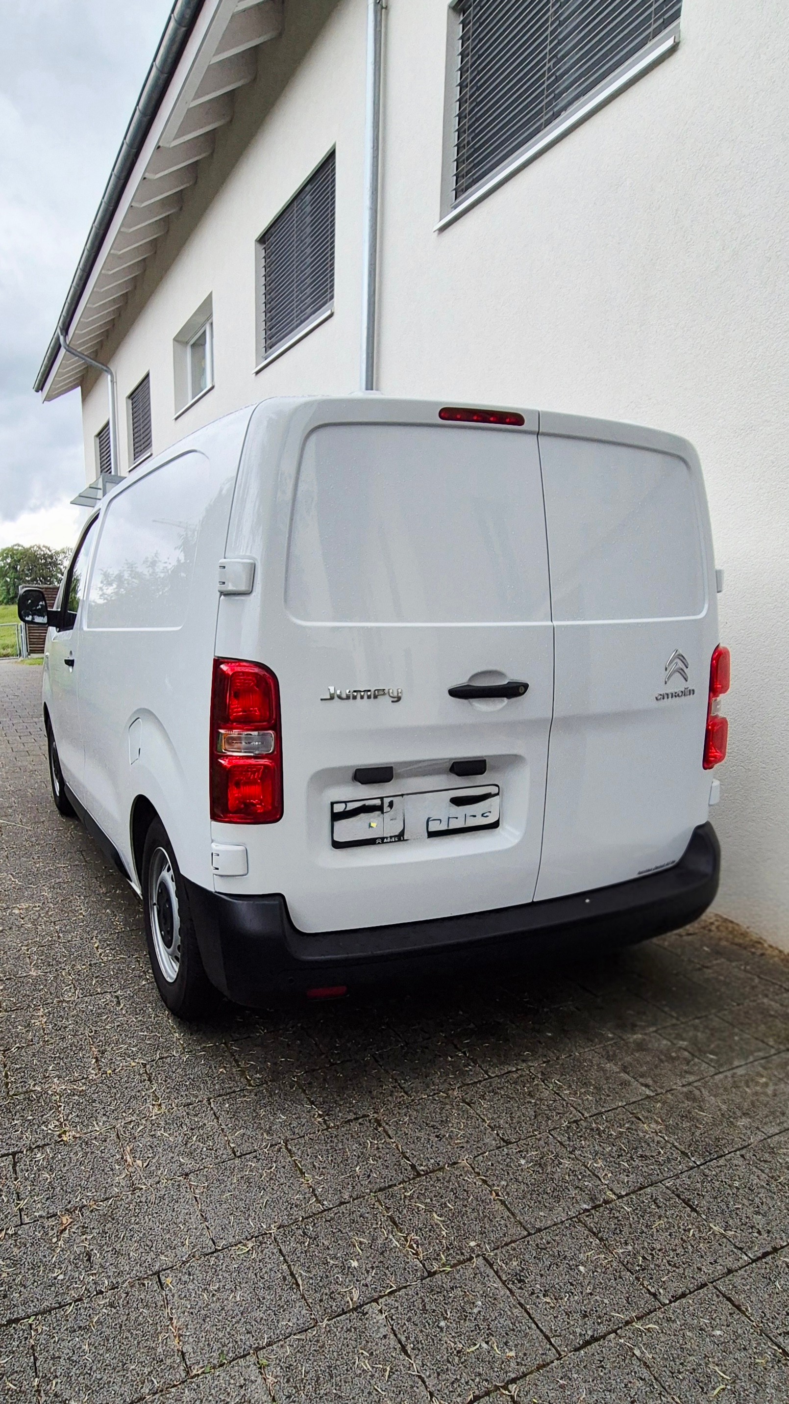 CITROEN 1.6 BlueHDi 95 Attraction-image-1