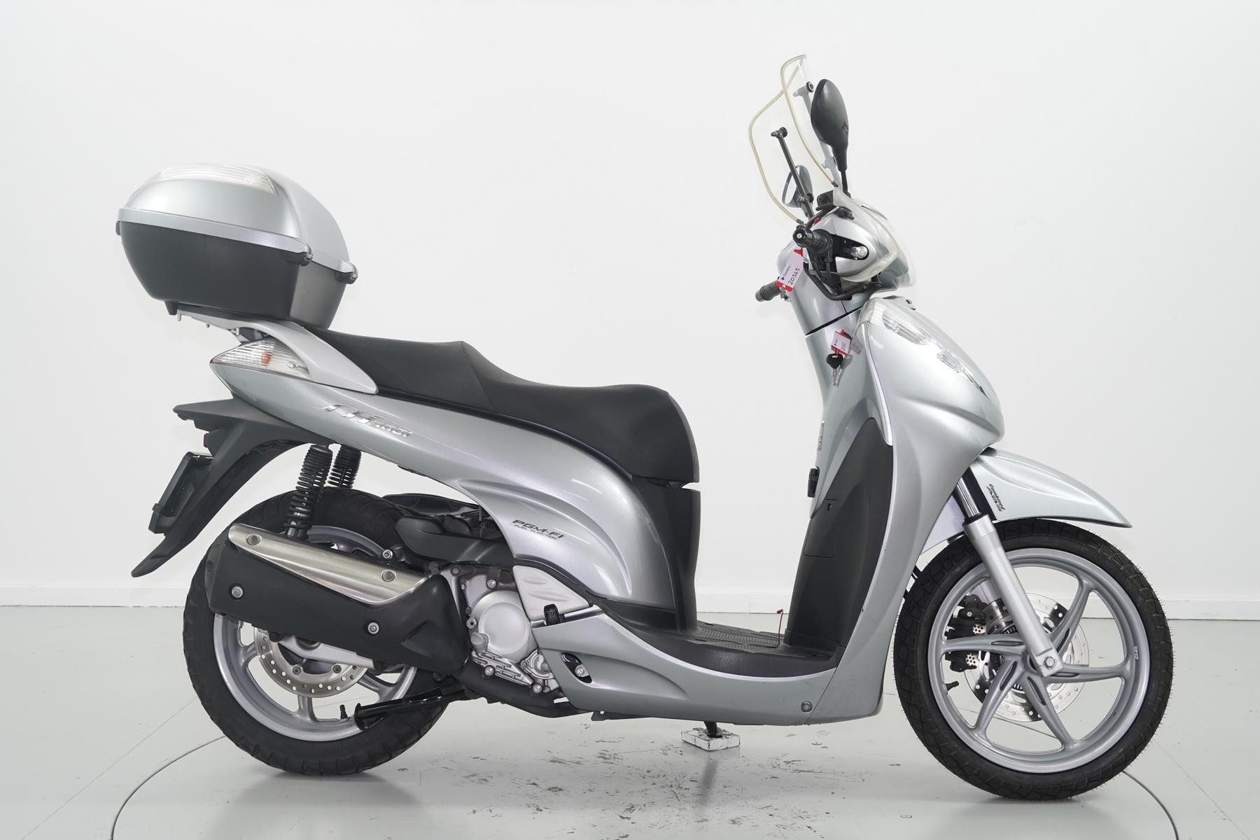 HONDA SH 300 ABS-showroom-element-3