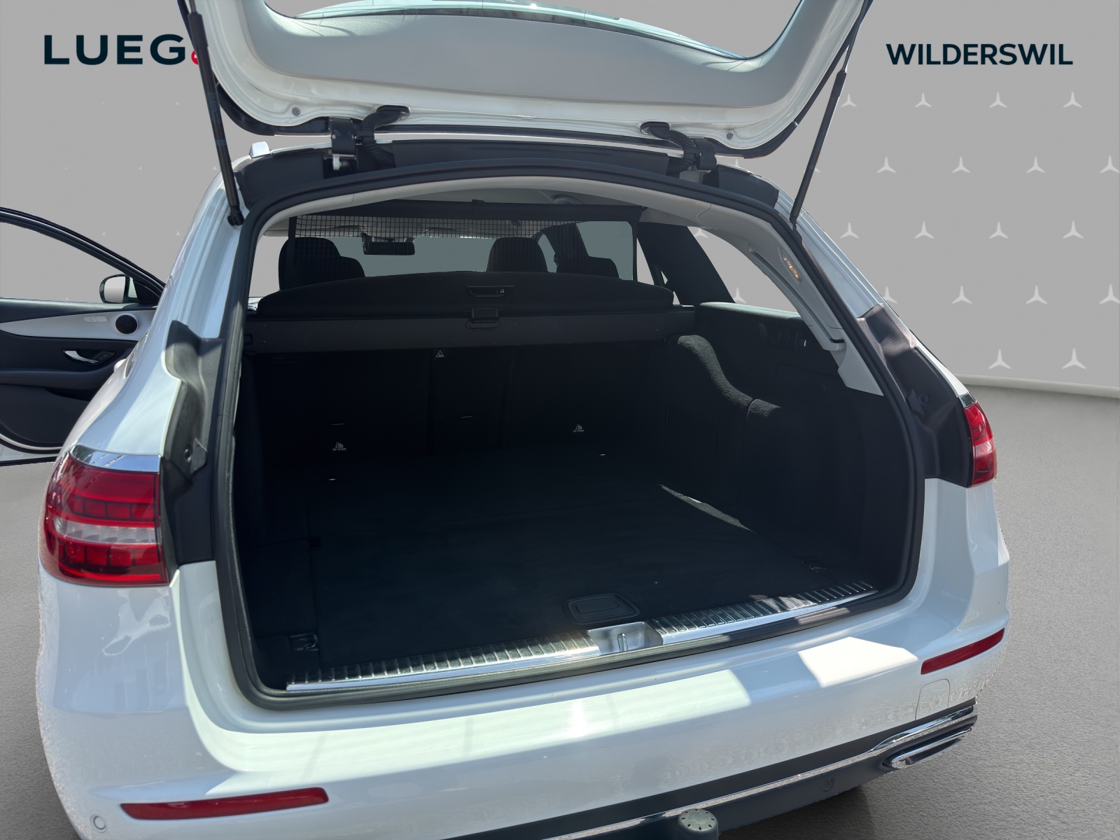 MERCEDES-BENZ E 220 d T 4Matic Swiss Star 9G-Tronic-image-12