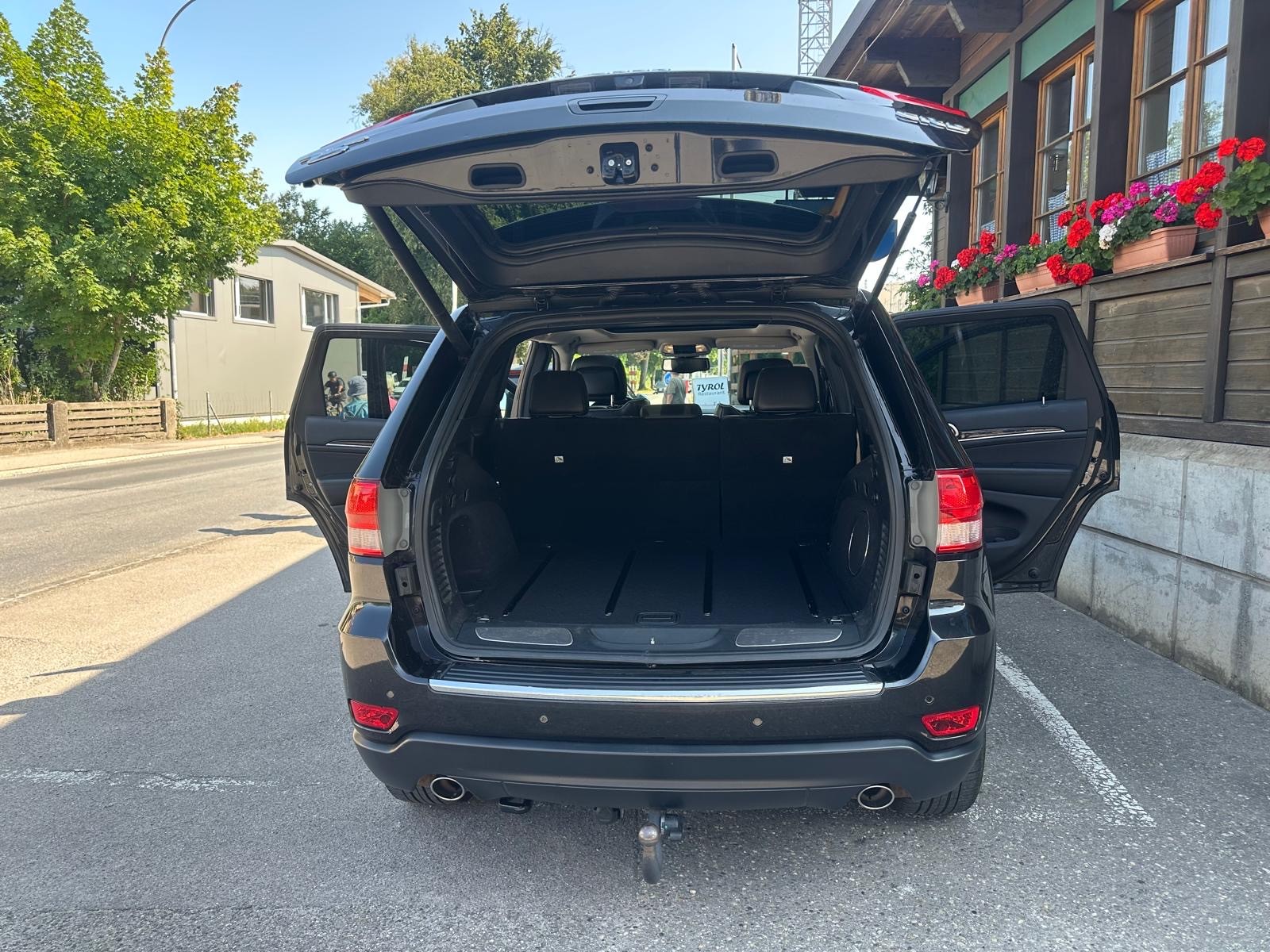 JEEP Grand Cherokee 3.0 CRD Overland Automatic-image-6