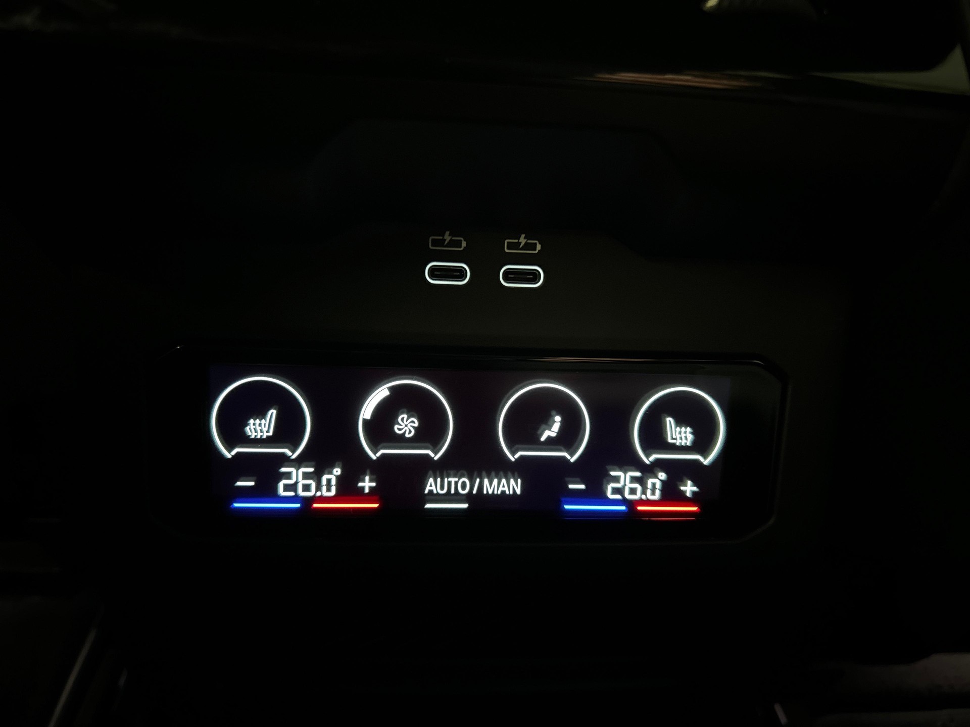 BMW 520d xDrive Touring-image-14