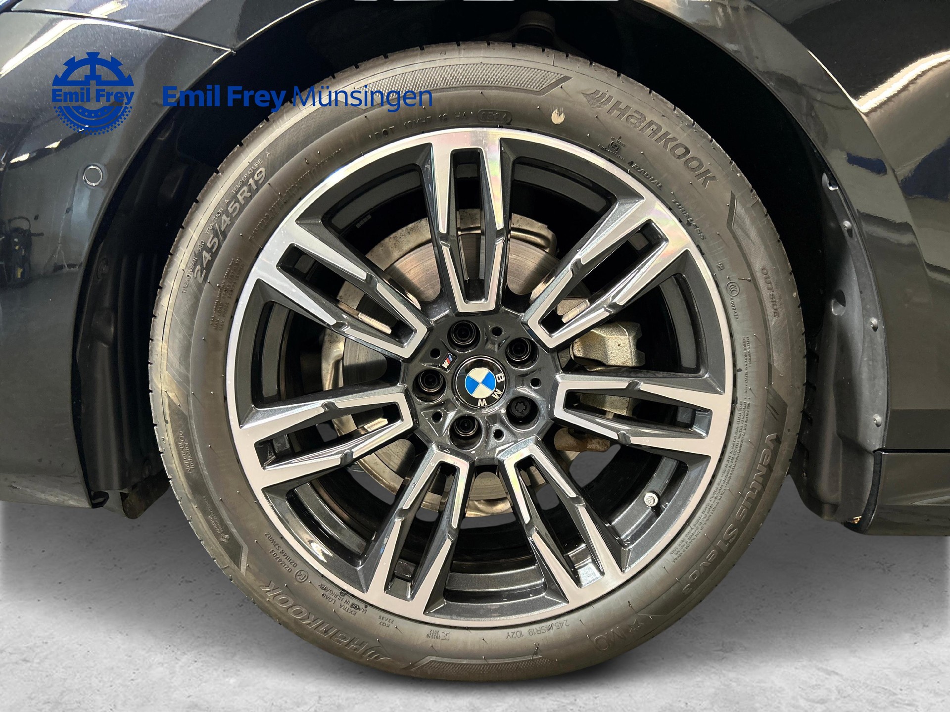 BMW 520d xDrive Touring-image-11