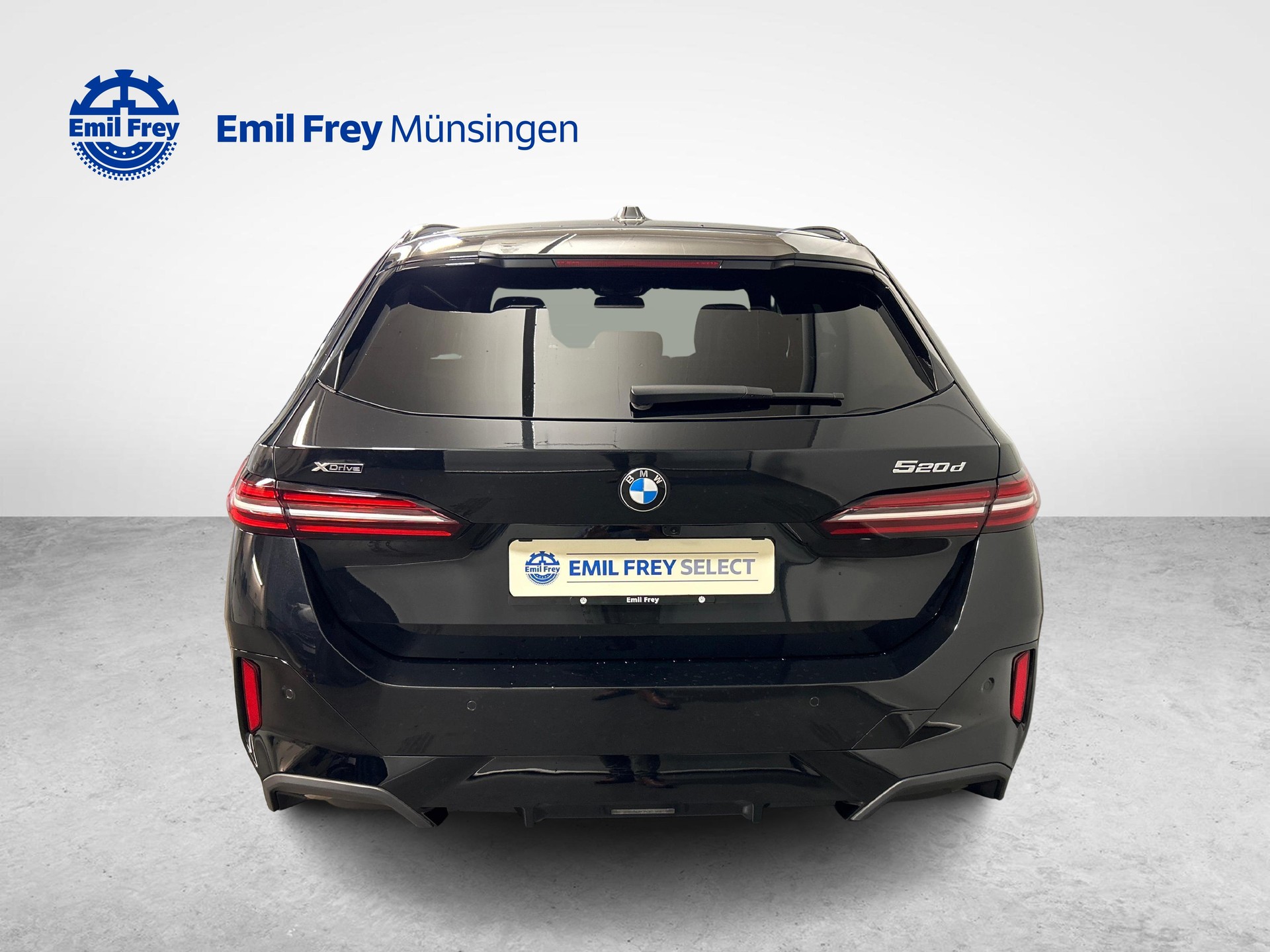 BMW 520d xDrive Touring-image-13