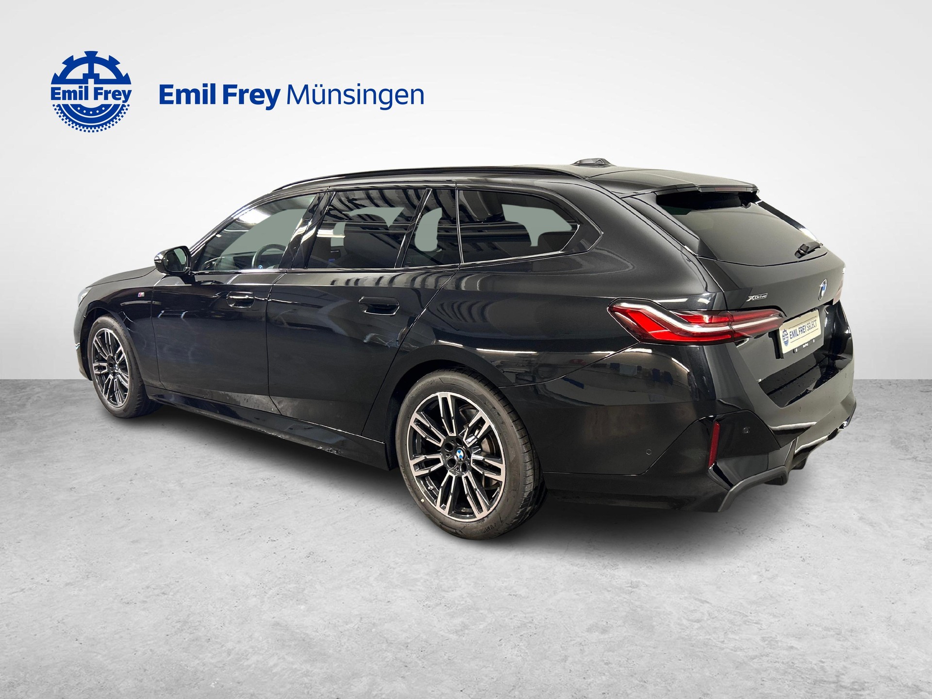 BMW 520d xDrive Touring-image-10