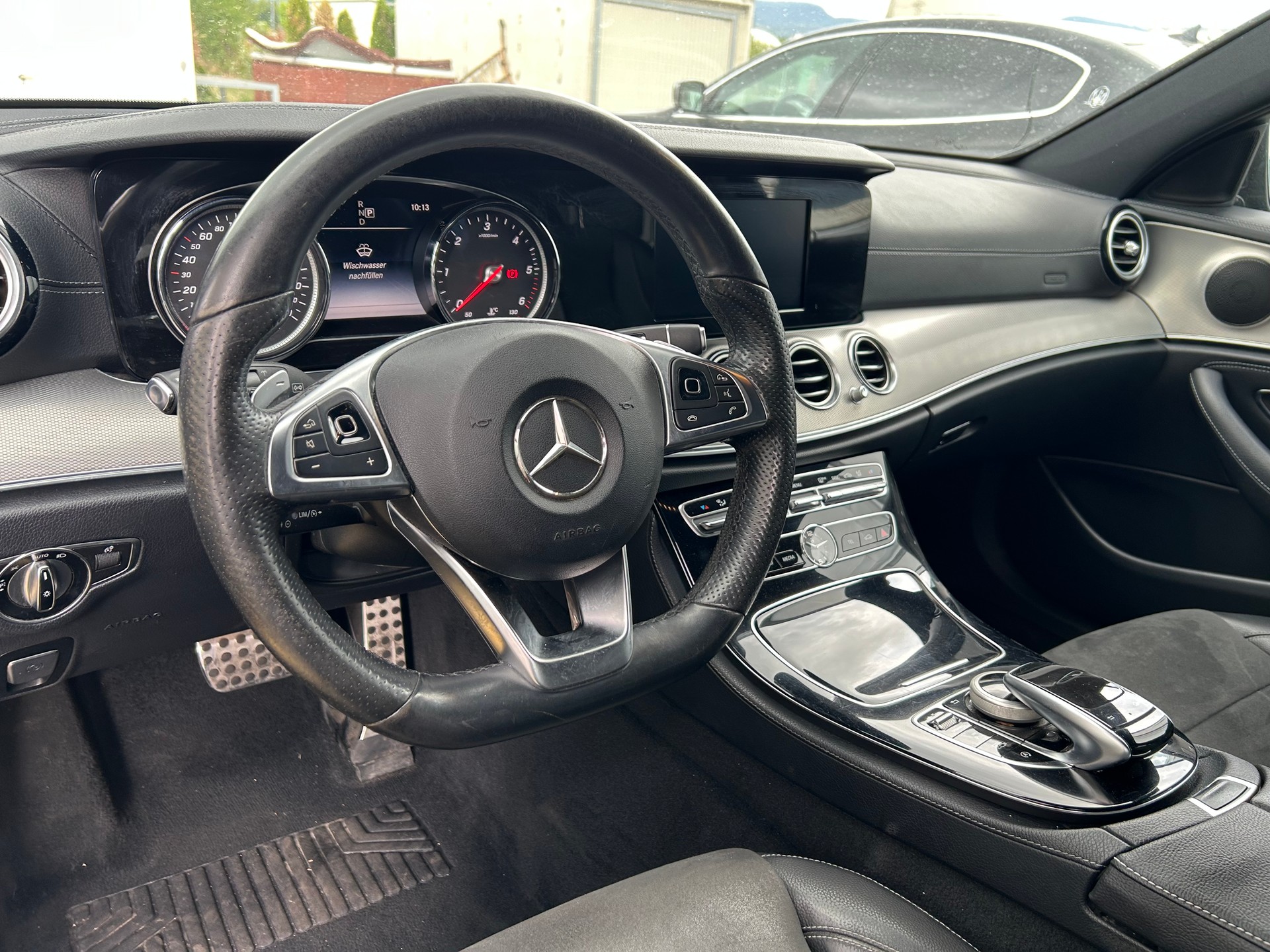 MERCEDES-BENZ E 220 d AMG Line 9G-Tronic-image-10