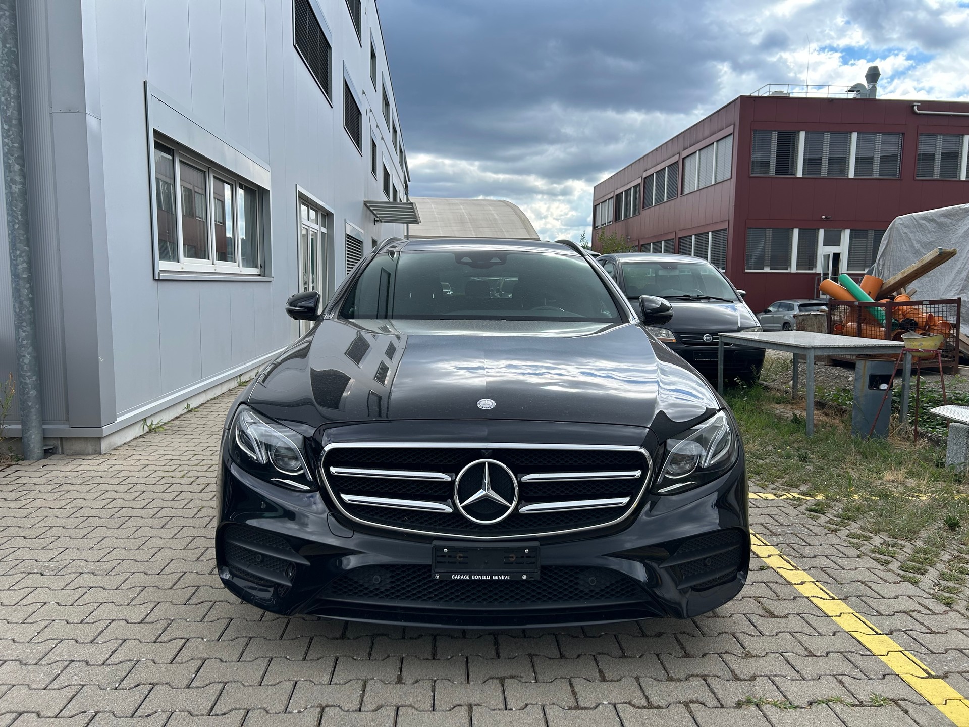 MERCEDES-BENZ E 220 d AMG Line 9G-Tronic-image-1