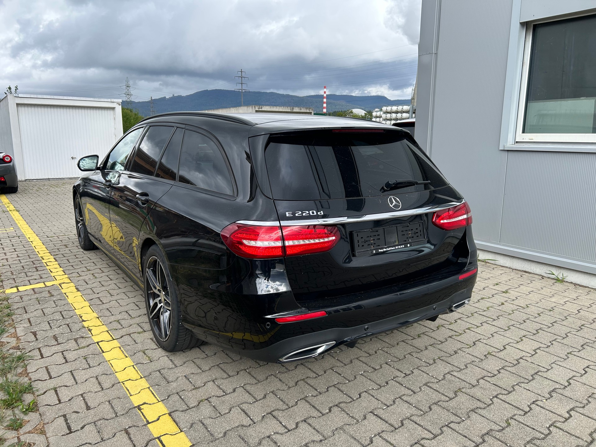 MERCEDES-BENZ E 220 d AMG Line 9G-Tronic-image-5