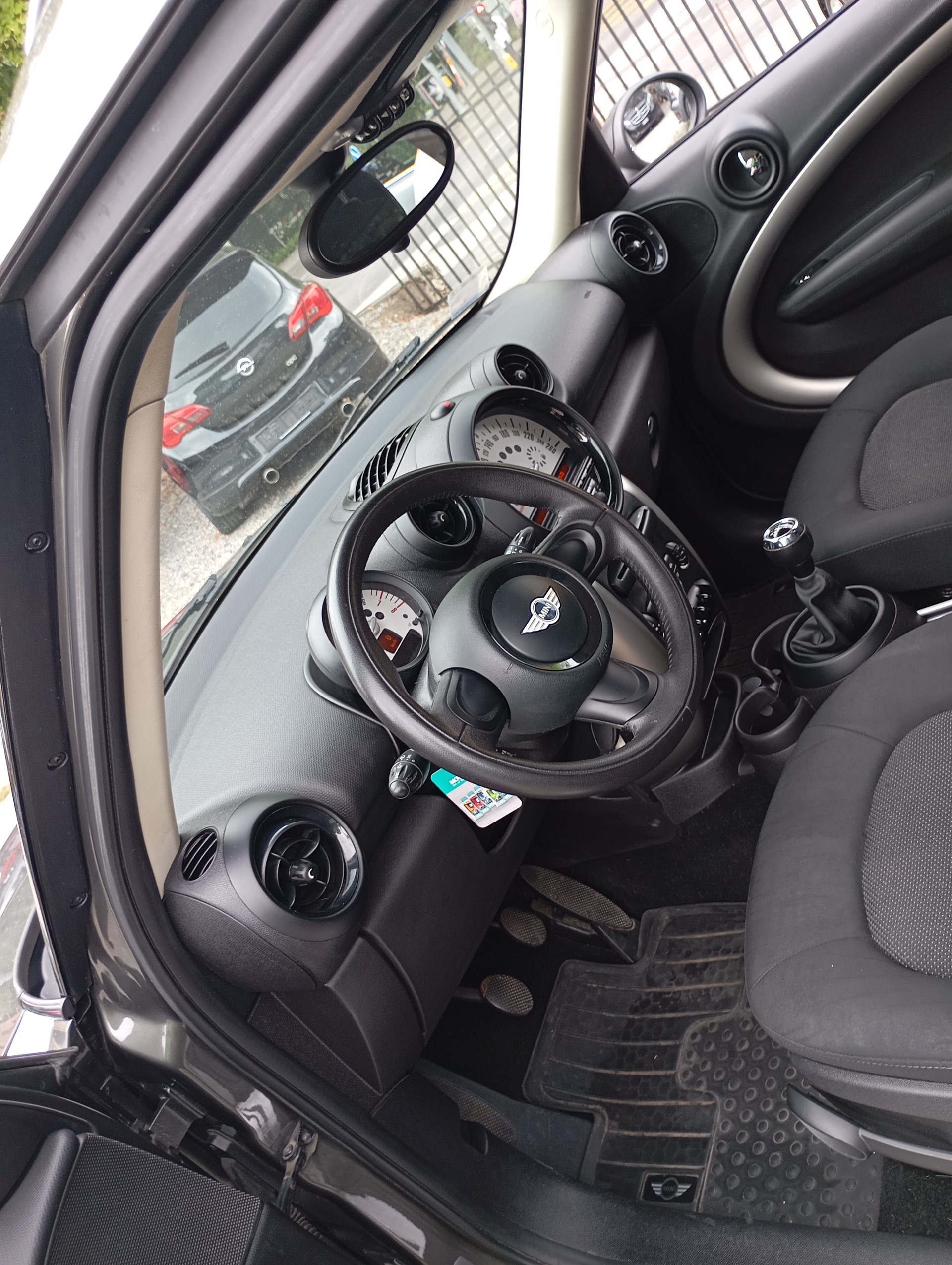 MINI Countryman One FWD-image-13