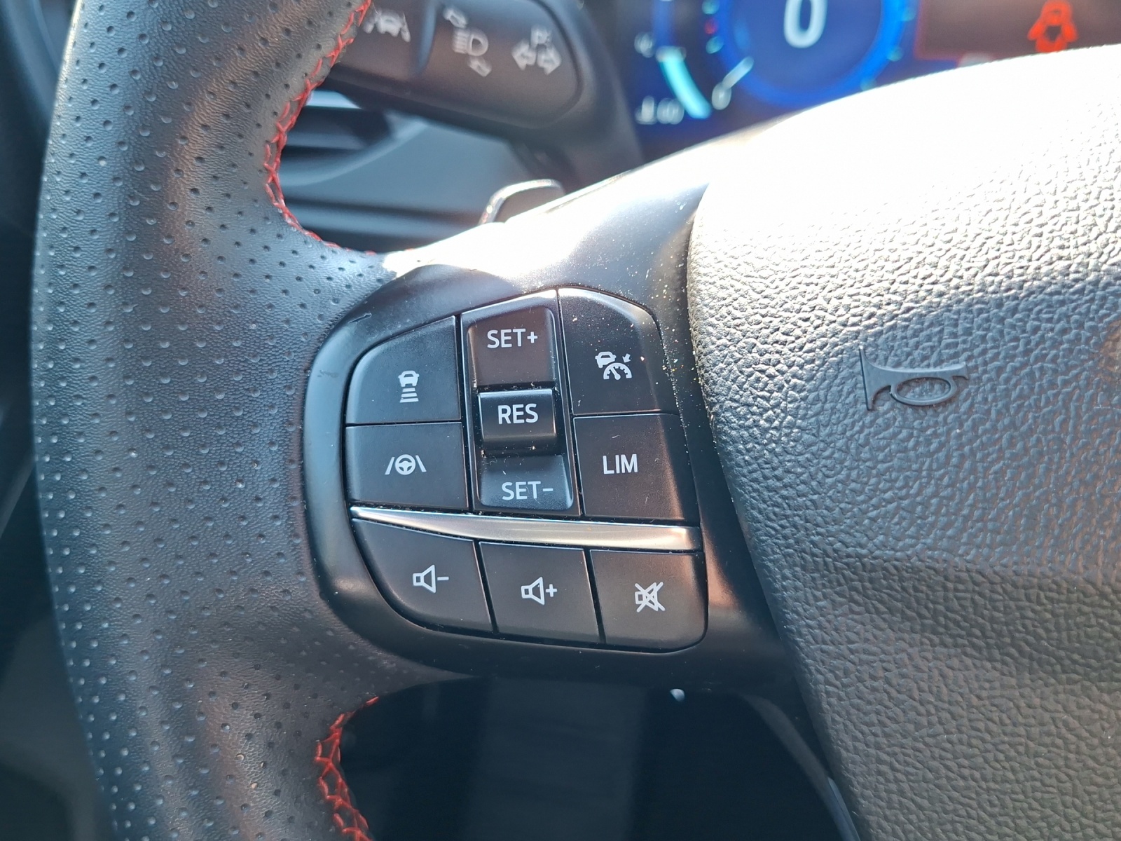 FORD Focus 1.0 MHEV ST-Line X Automat-image-9