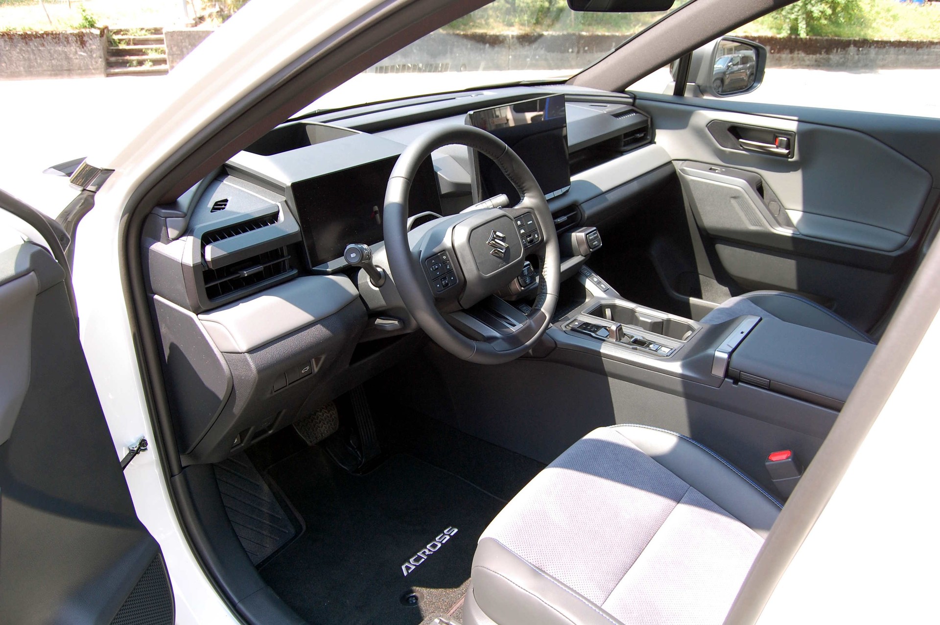 SUZUKI Across 2.5 Plug-in-Hybrid Compact Top E-CVT-image-14