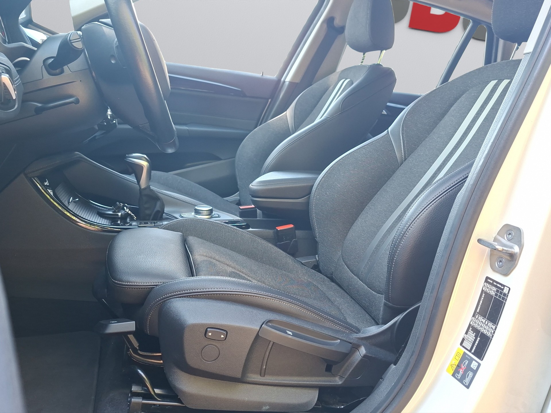 BMW X1 xDrive 25e Fleet Edition Steptronic-image-8