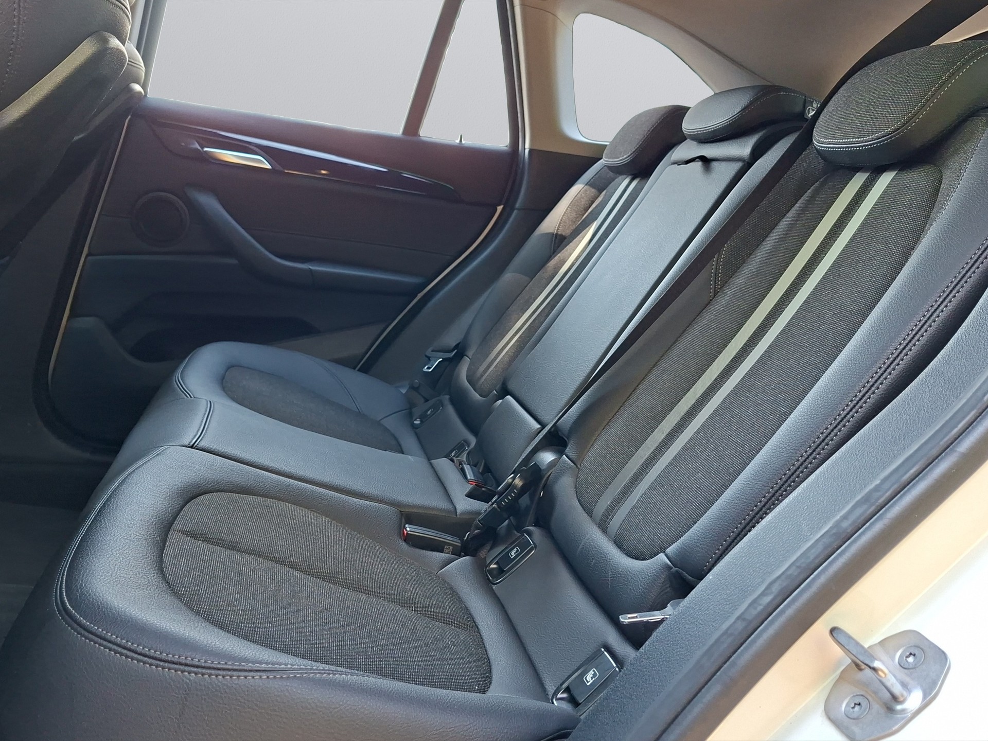 BMW X1 xDrive 25e Fleet Edition Steptronic-image-15