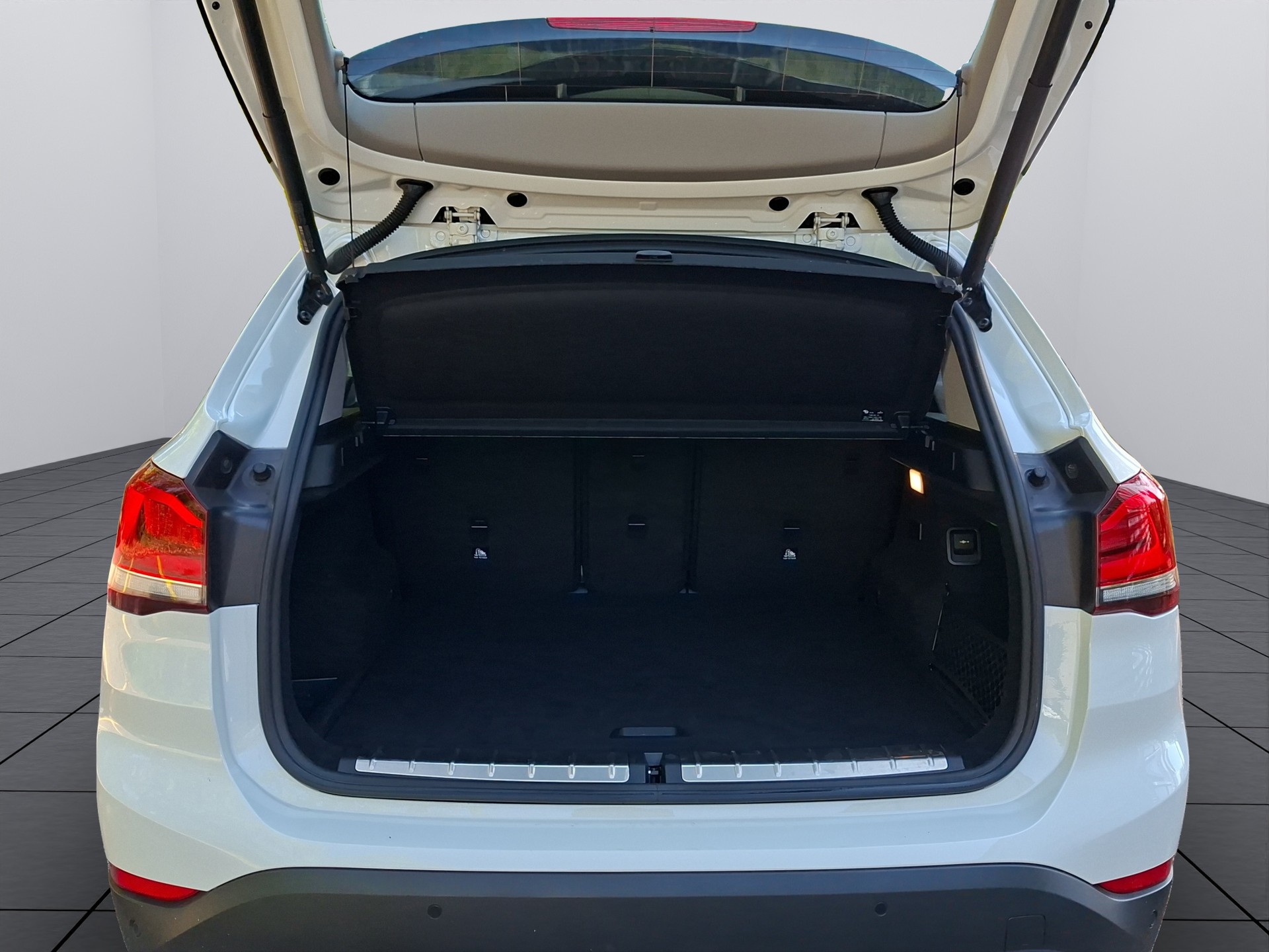 BMW X1 xDrive 25e Fleet Edition Steptronic-image-16
