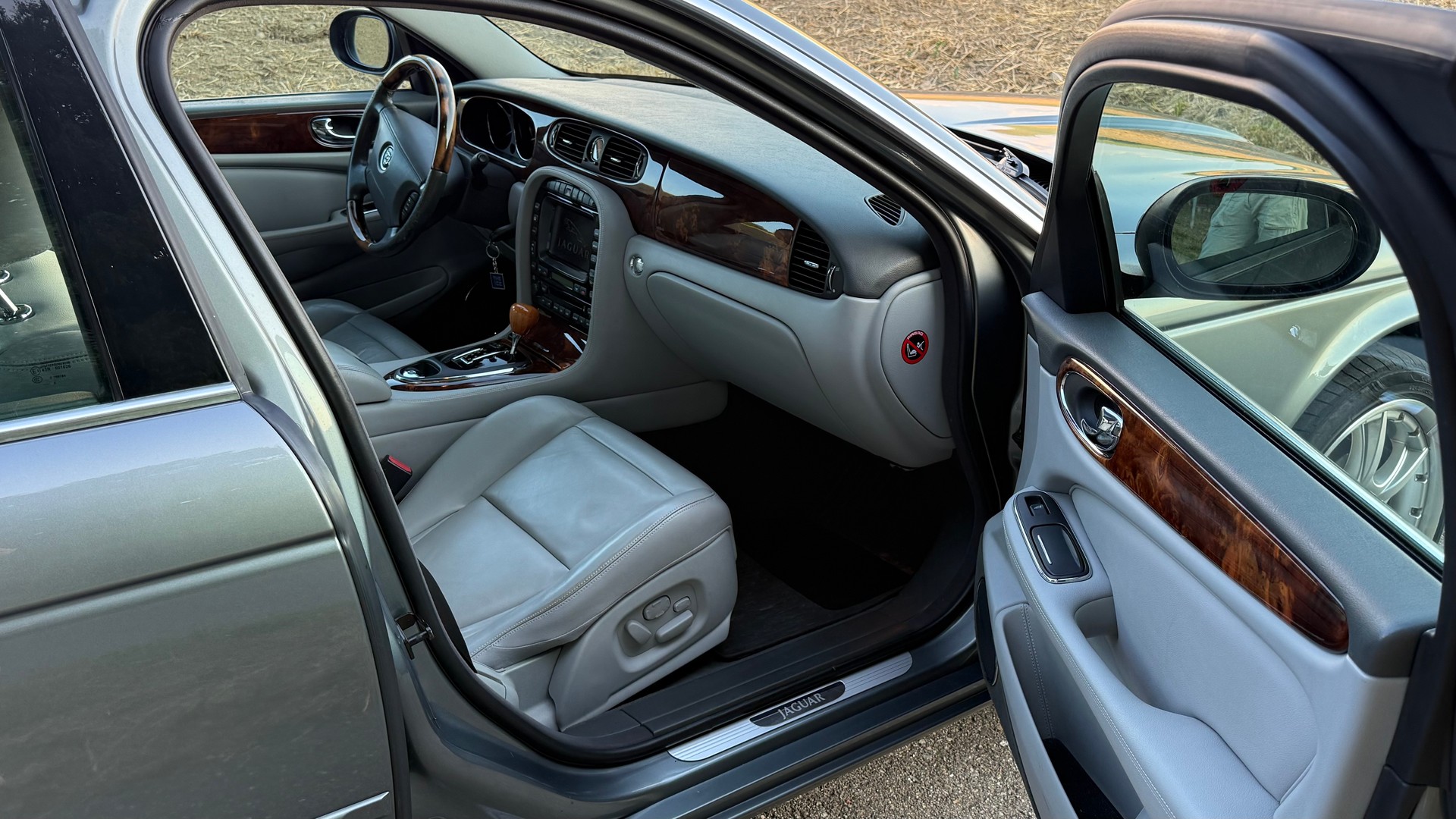 JAGUAR 4.2 V8 Executive-image-3