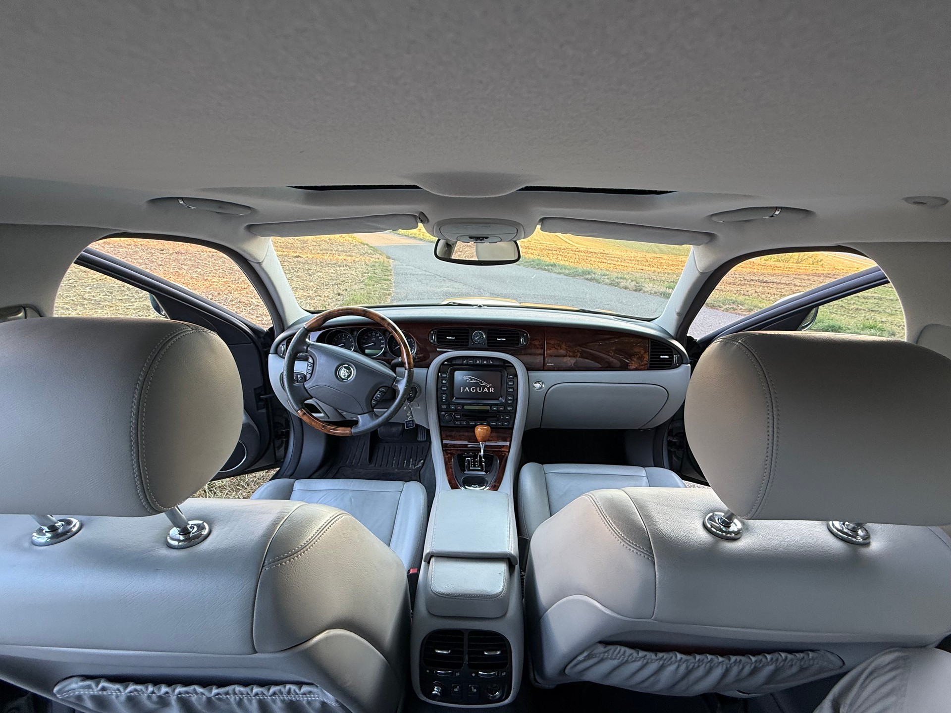 JAGUAR 4.2 V8 Executive-image-1