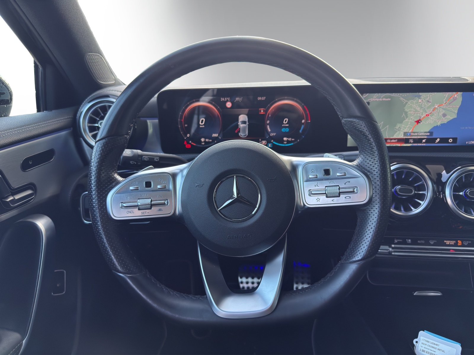 MERCEDES-BENZ A 250e AMG Line-image-12