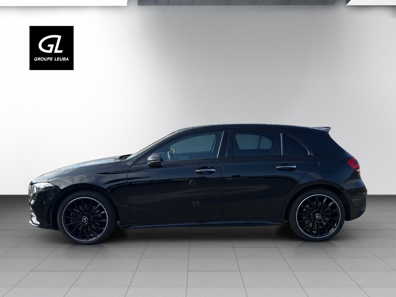 MERCEDES-BENZ A 250e AMG Line-image-4
