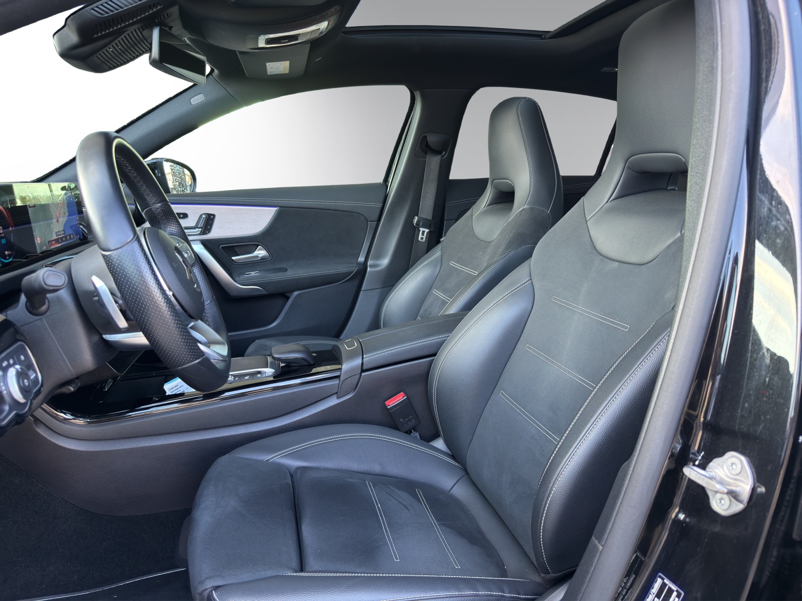 MERCEDES-BENZ A 250e AMG Line-image-8