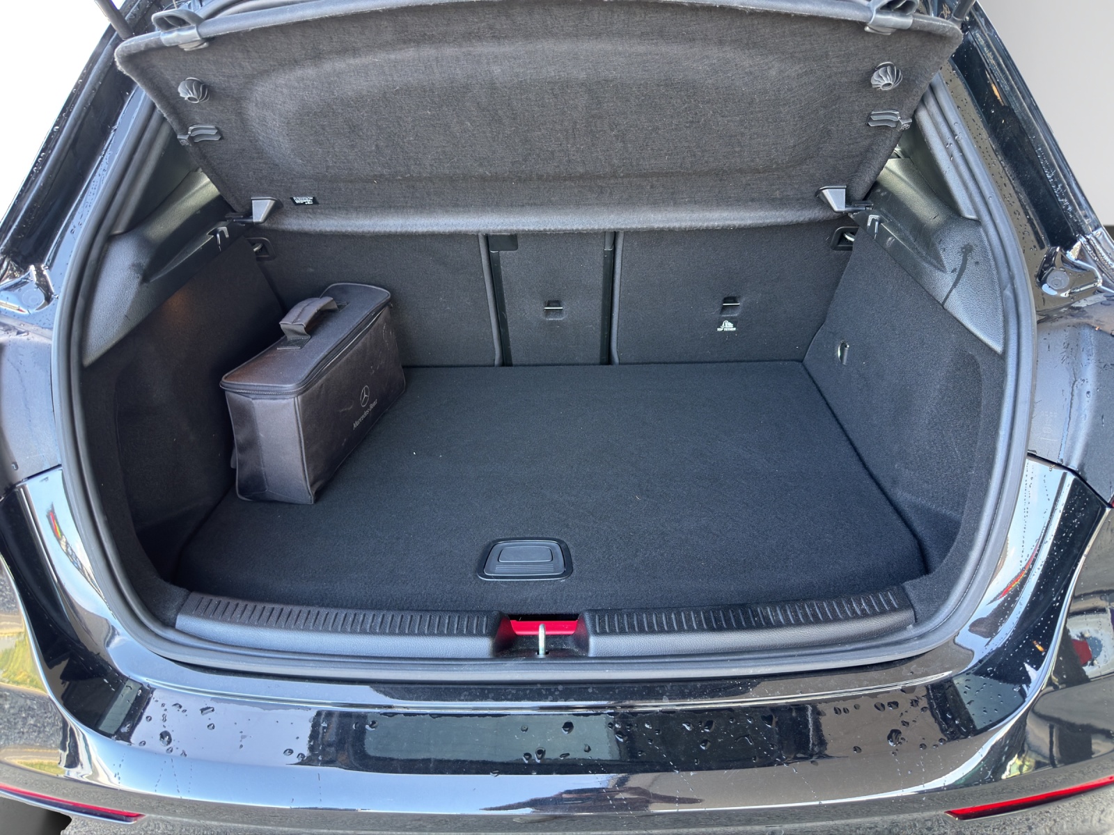 MERCEDES-BENZ A 250e AMG Line-image-6