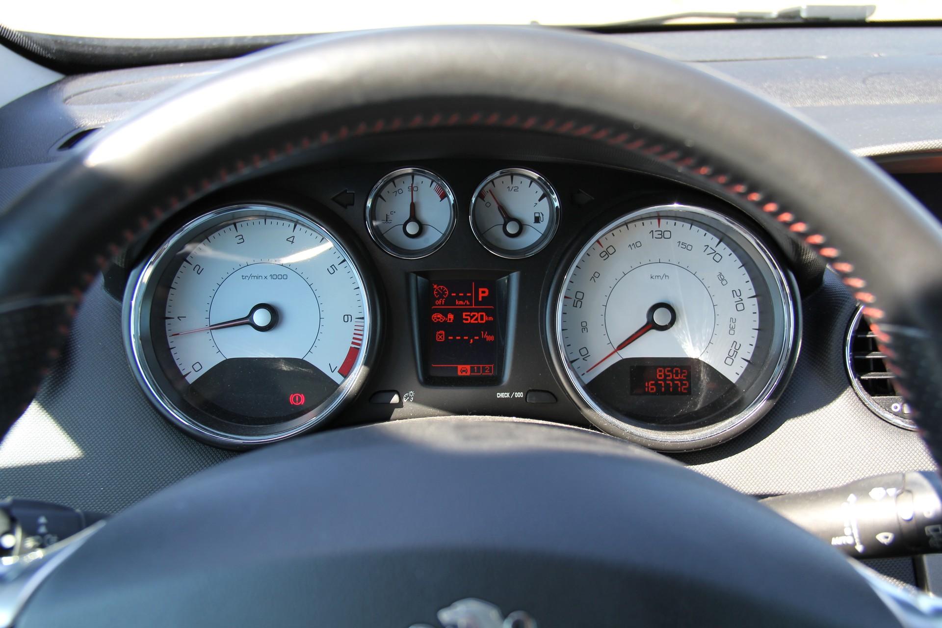 PEUGEOT 308-image-9