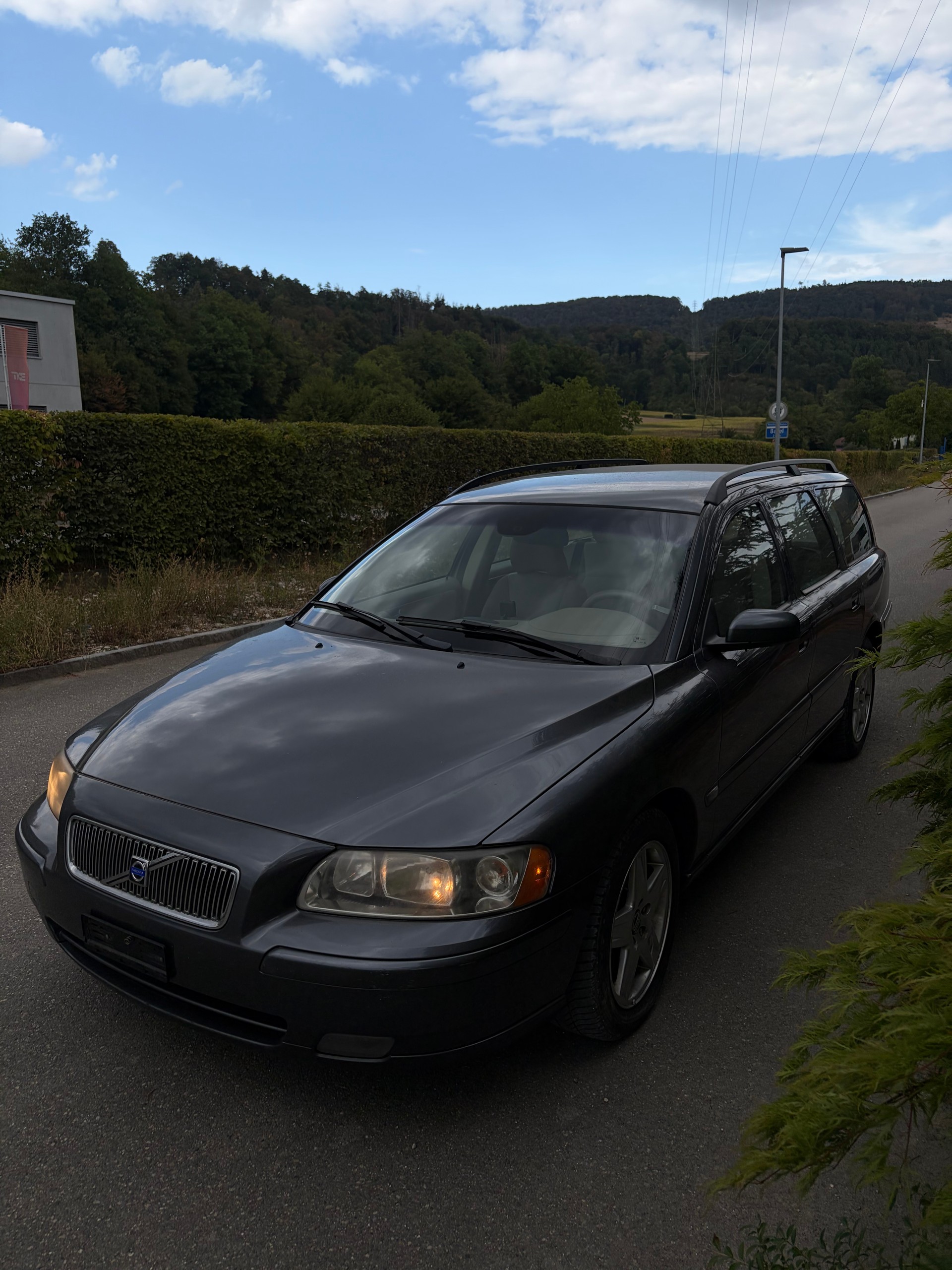 VOLVO V70 2.4D (D5) Summum-image-0