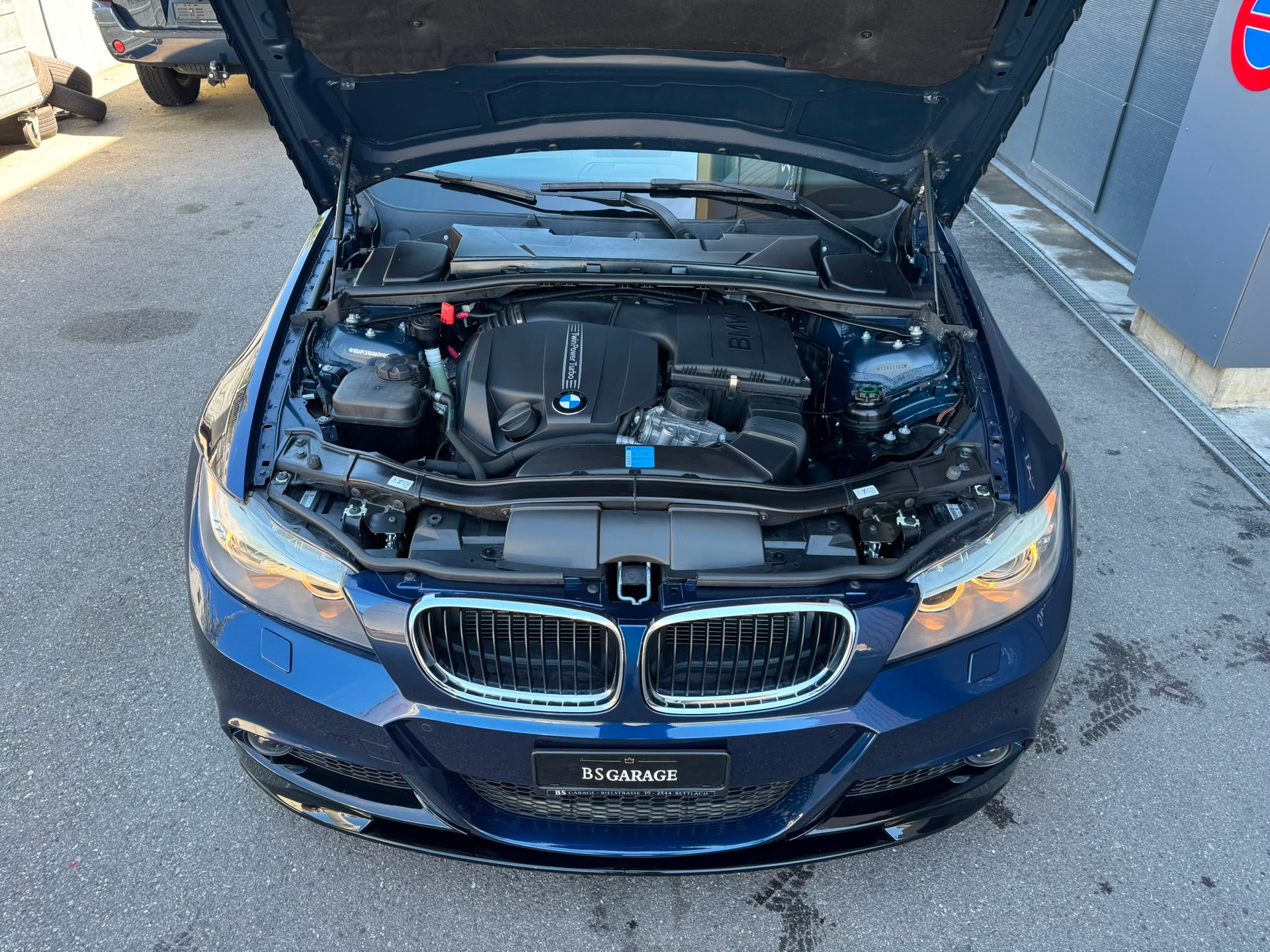 BMW 335i x-Drive Steptronic-image-3