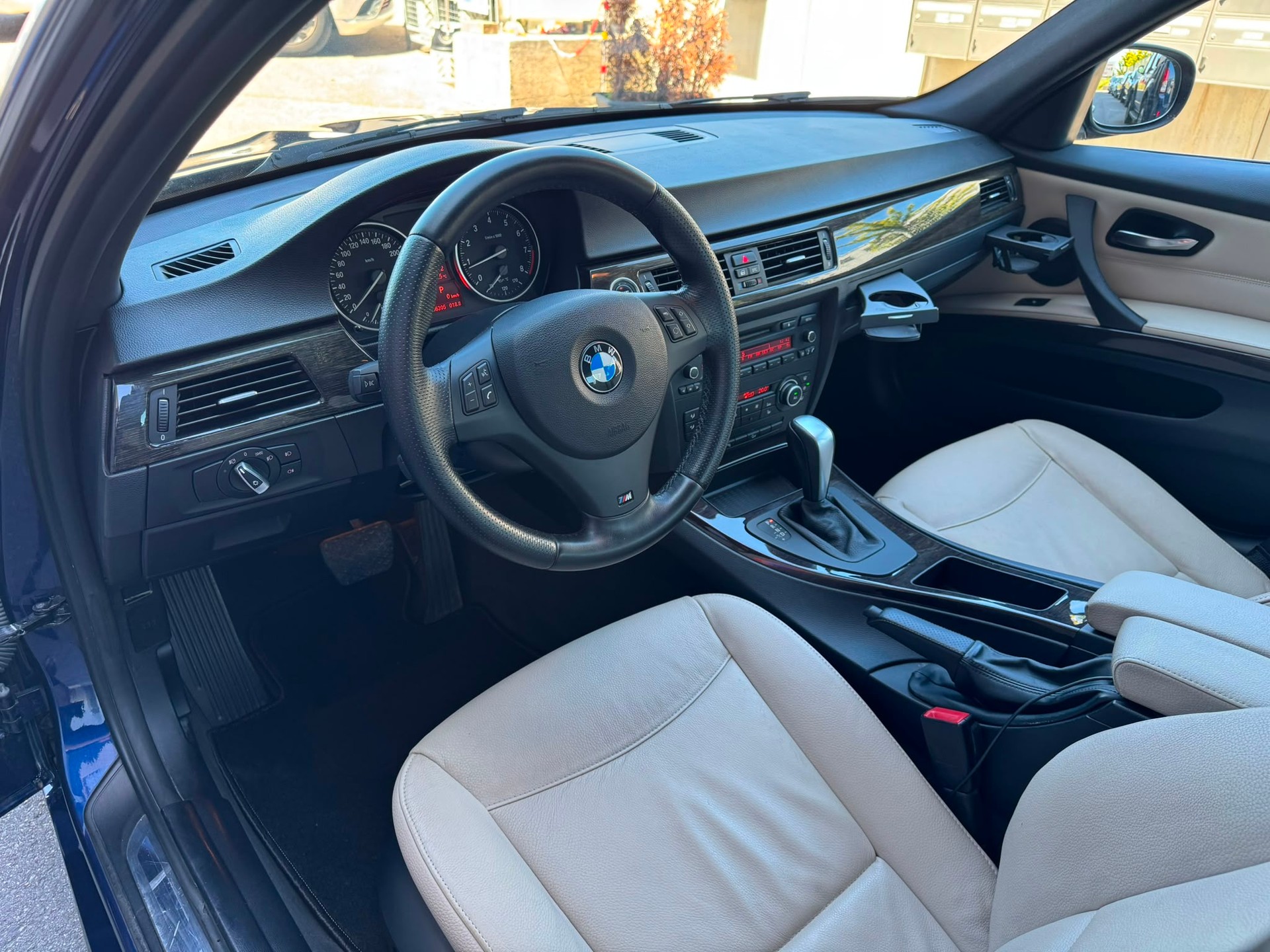 BMW 335i x-Drive Steptronic-image-7