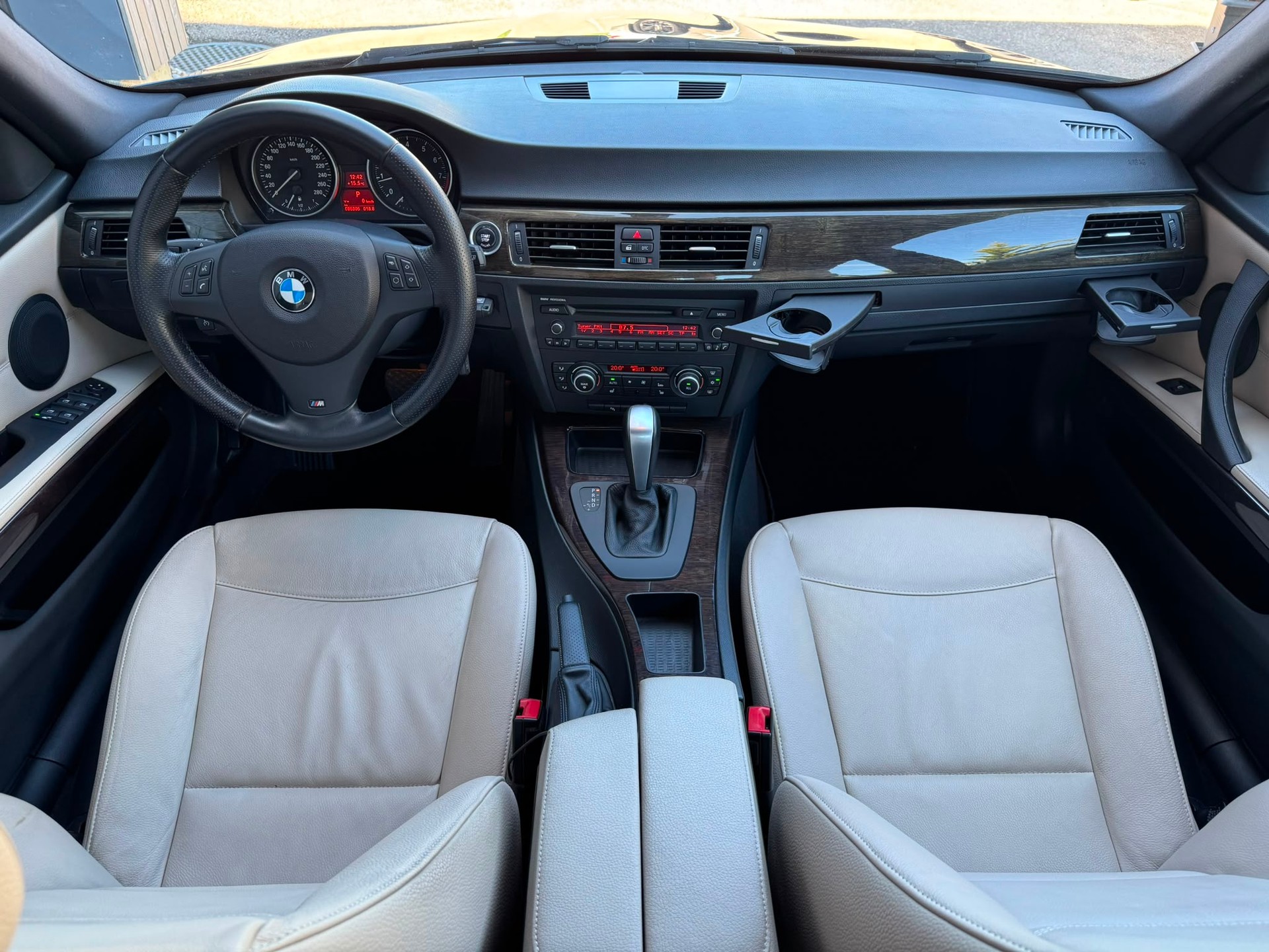BMW 335i x-Drive Steptronic-image-8