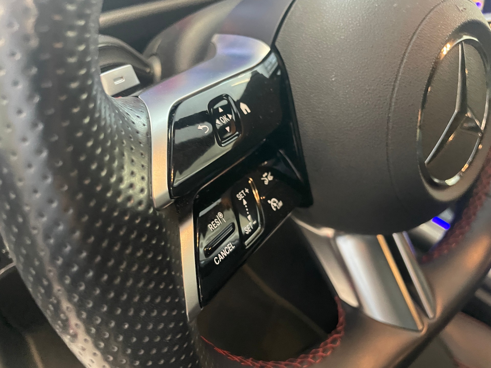 MERCEDES-BENZ GLA 220 4Matic 8G-DCT AMG Line-image-12