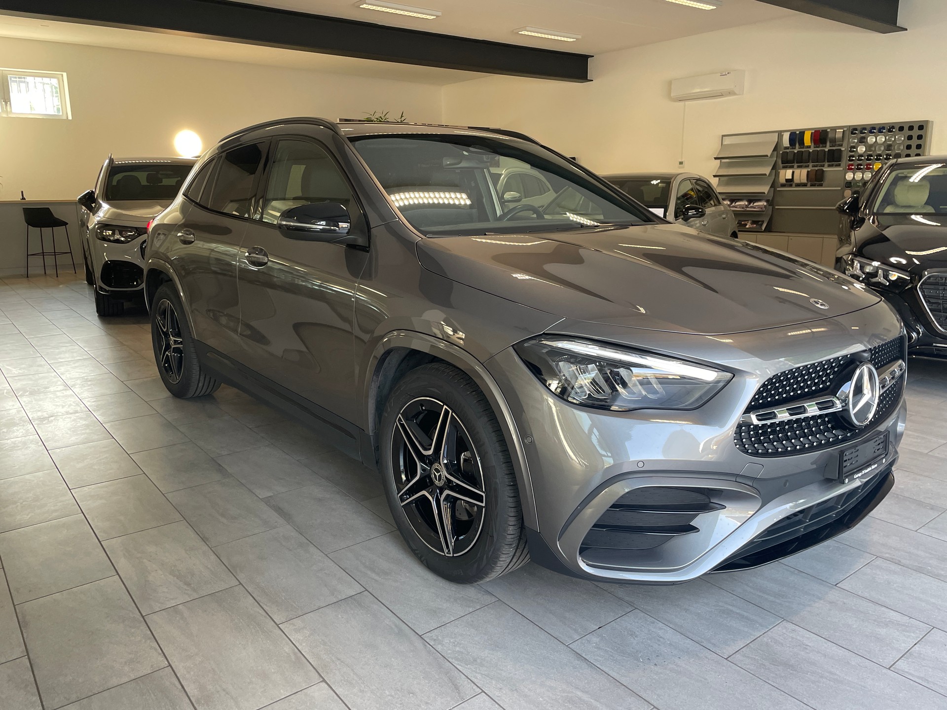MERCEDES-BENZ GLA 220 4Matic 8G-DCT AMG Line-image-2