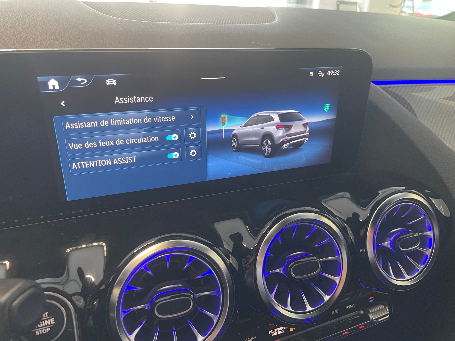 MERCEDES-BENZ GLA 220 4Matic 8G-DCT AMG Line-image-17