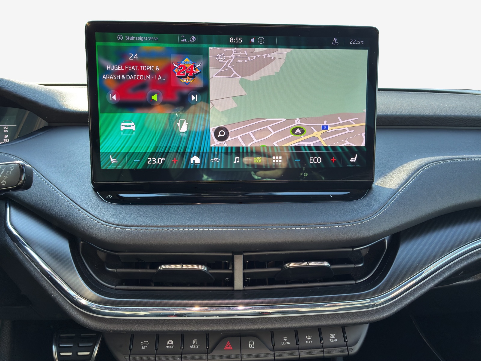 SKODA Enyaq iV 80x SportLine-image-11