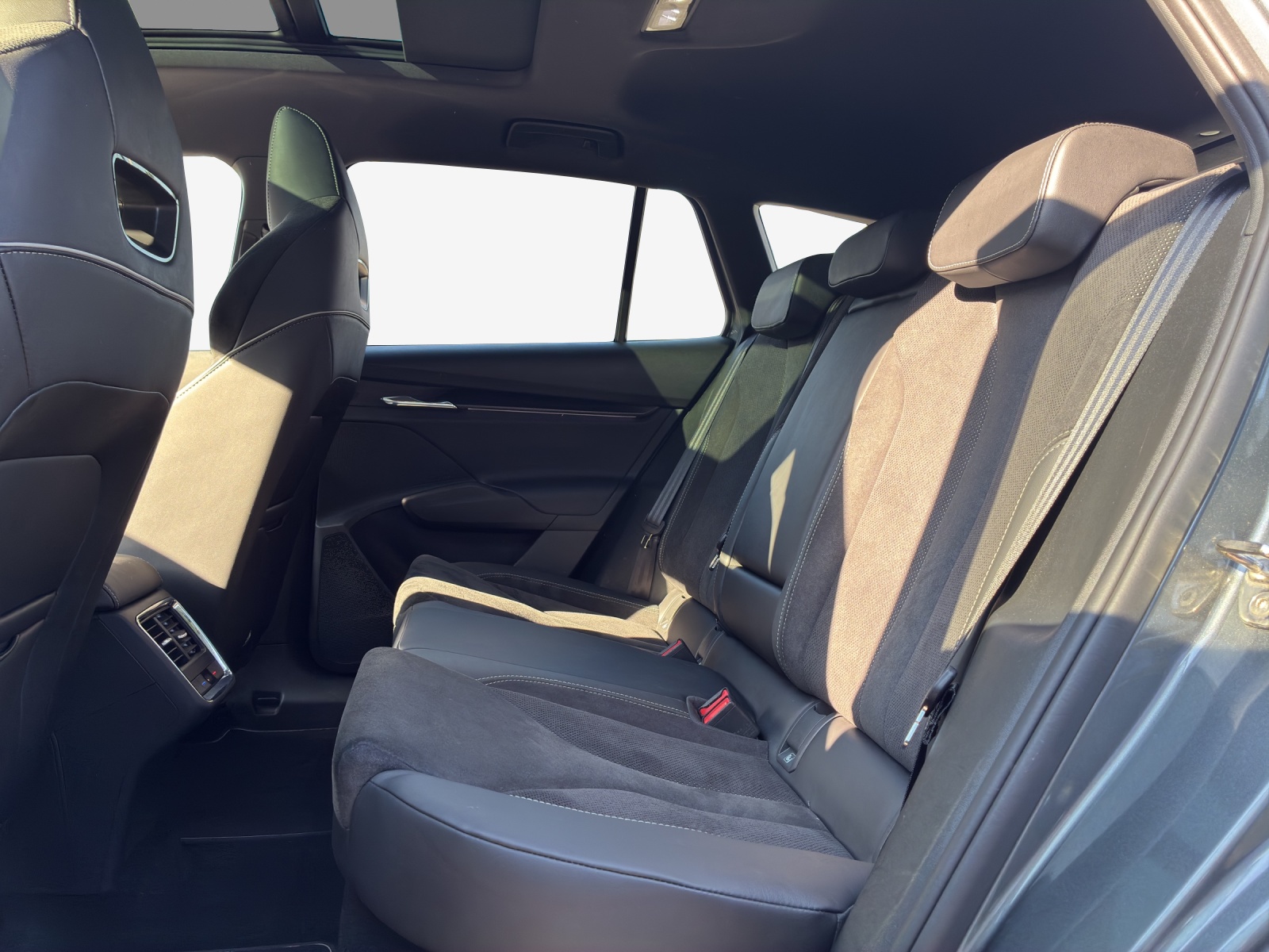 SKODA Enyaq iV 80x SportLine-image-12