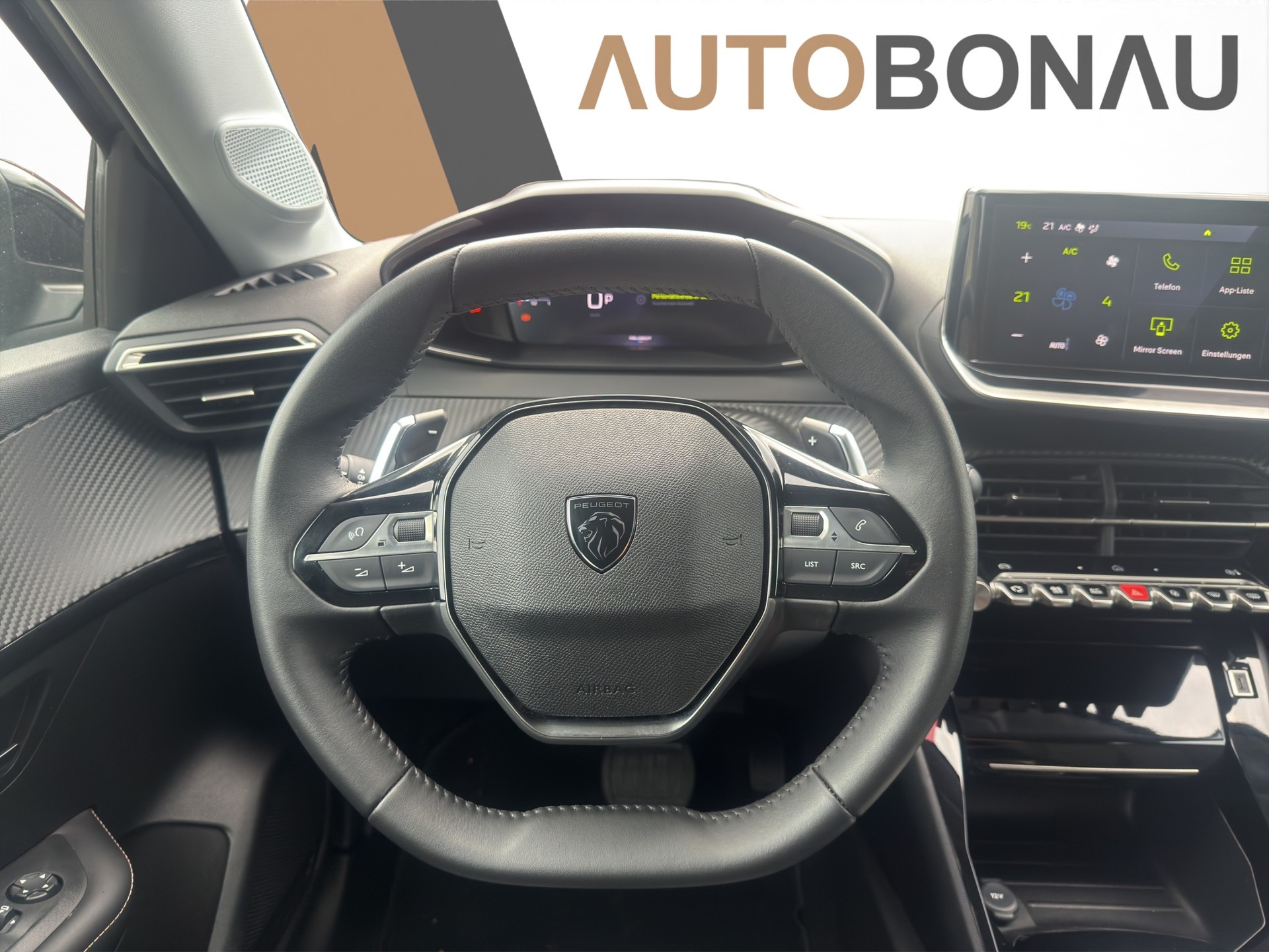 PEUGEOT 208 1.2 Hybrid Allure-image-17
