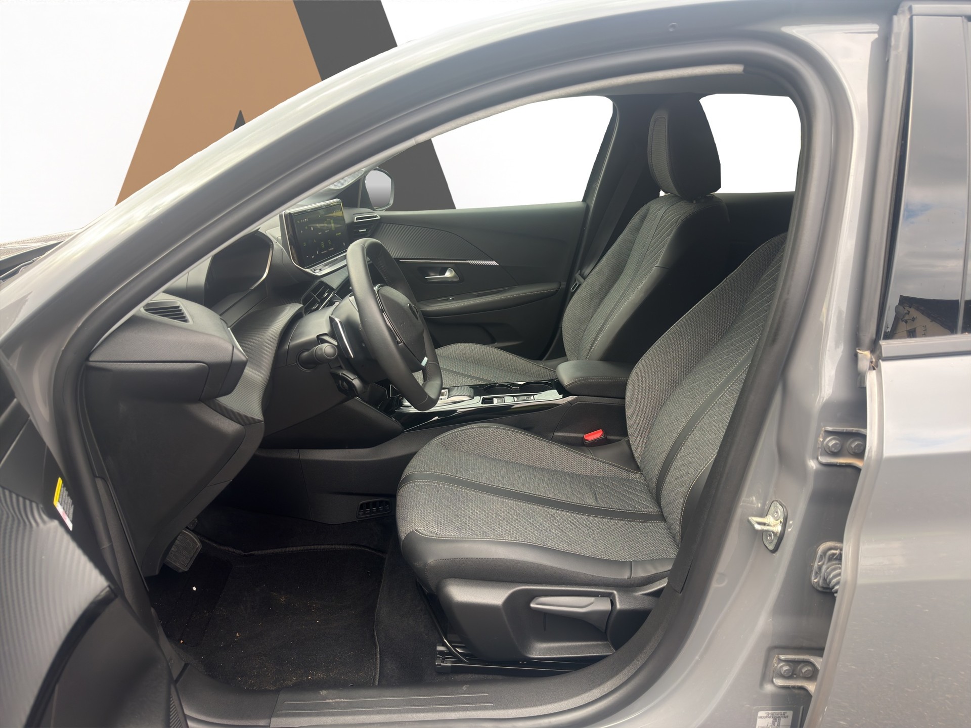 PEUGEOT 208 1.2 Hybrid Allure-image-56