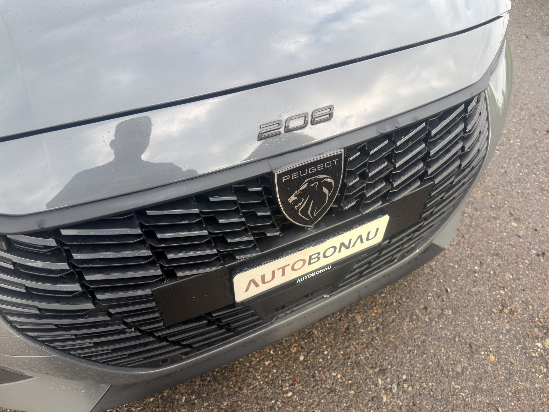 PEUGEOT 208 1.2 Hybrid Allure-image-34