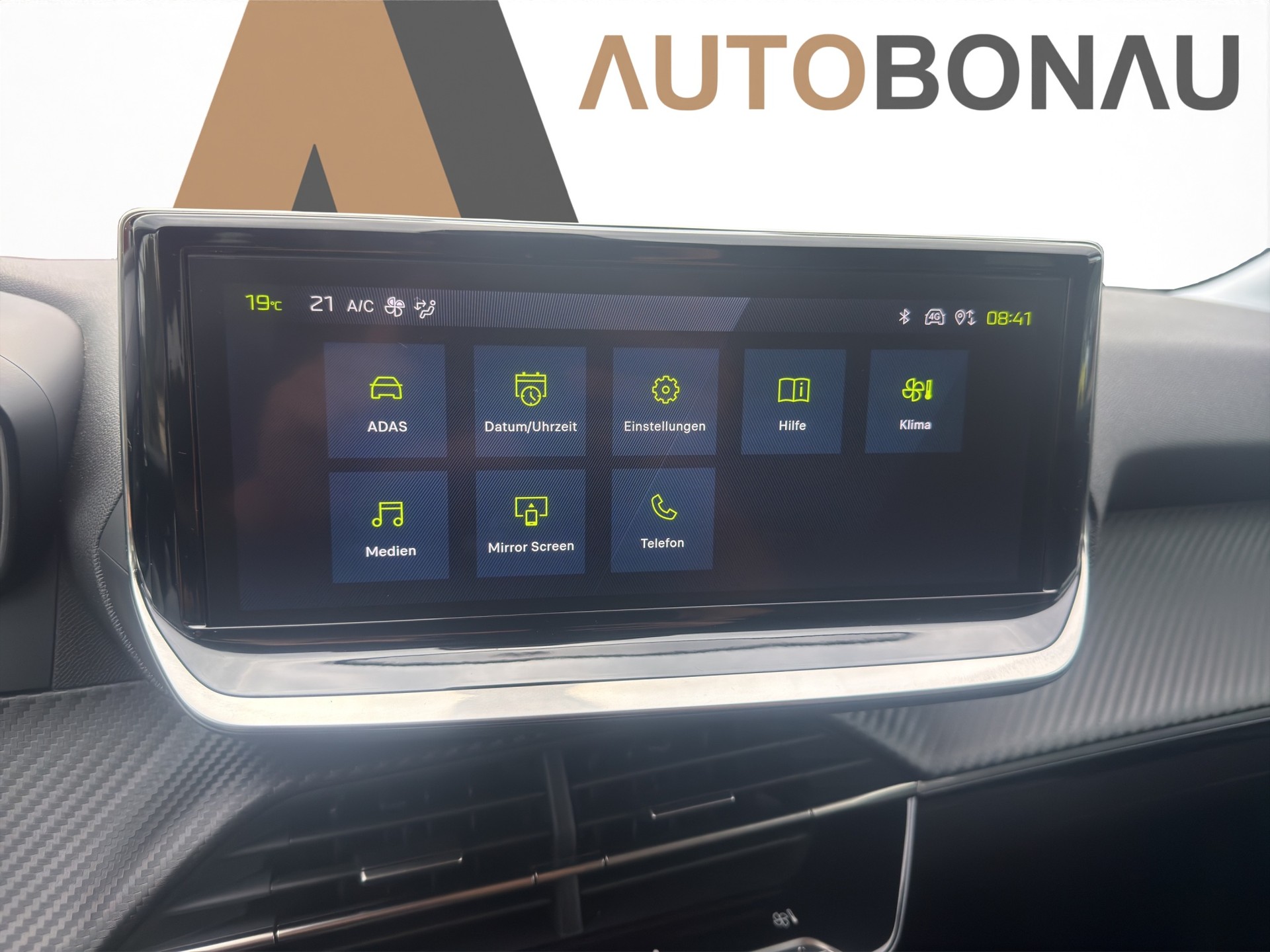 PEUGEOT 208 1.2 Hybrid Allure-image-23